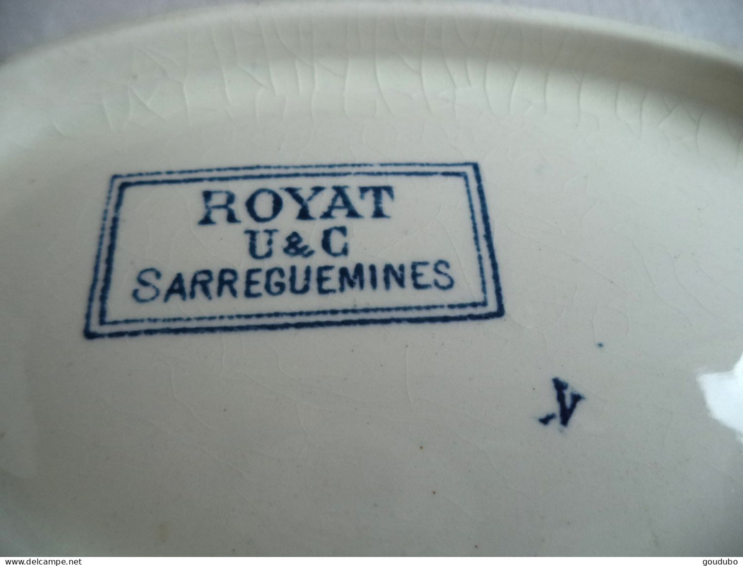 Sarreguemines U&C Service Royat Lot de trois pièces deux plats un ravier Décor fleurs bleues terre de fer