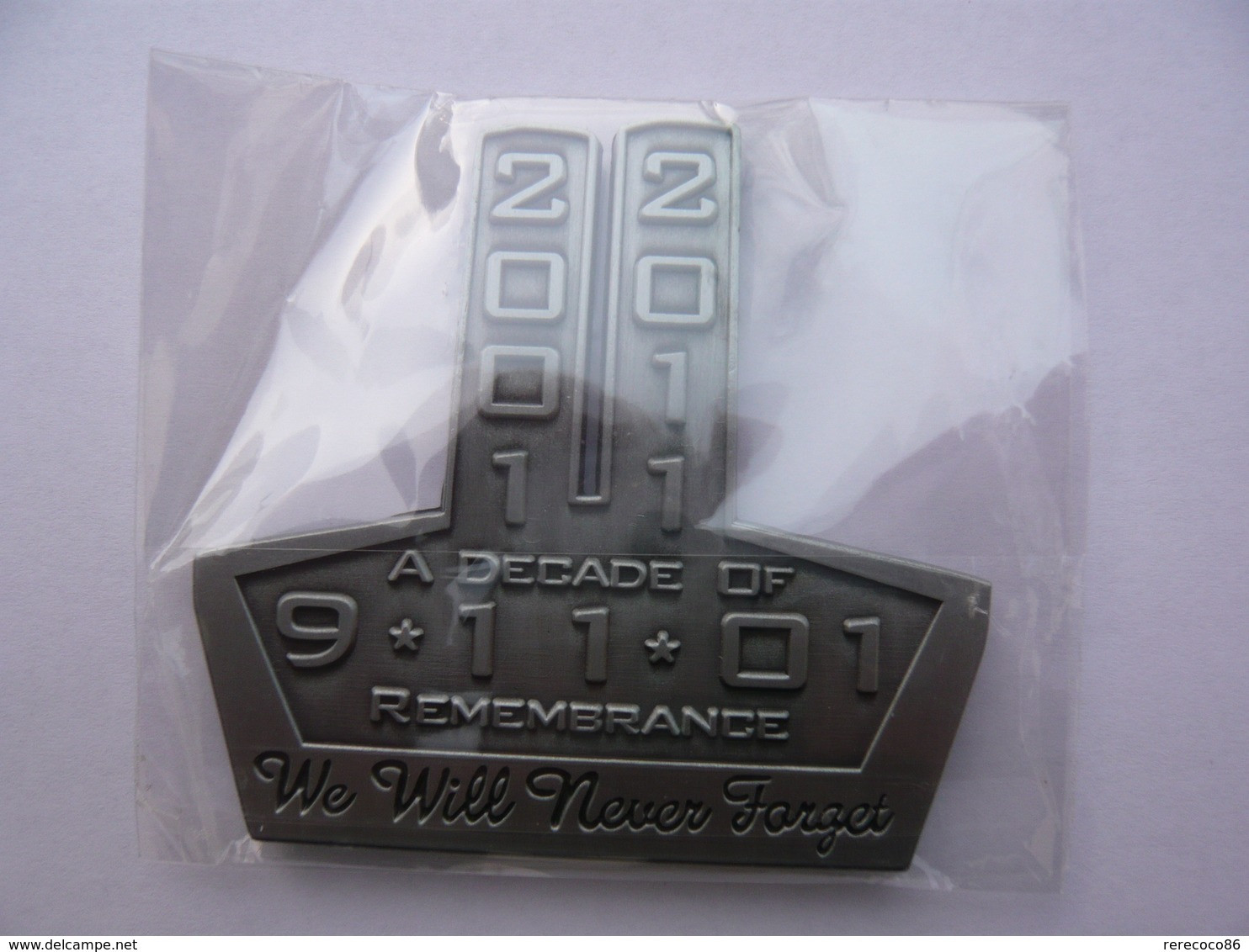 Plaque Commemoration WORLD TRADE CENTER 11 SEPTEMBRE 6,5 X 6 Cm NEUF 2 Photos - Polizei