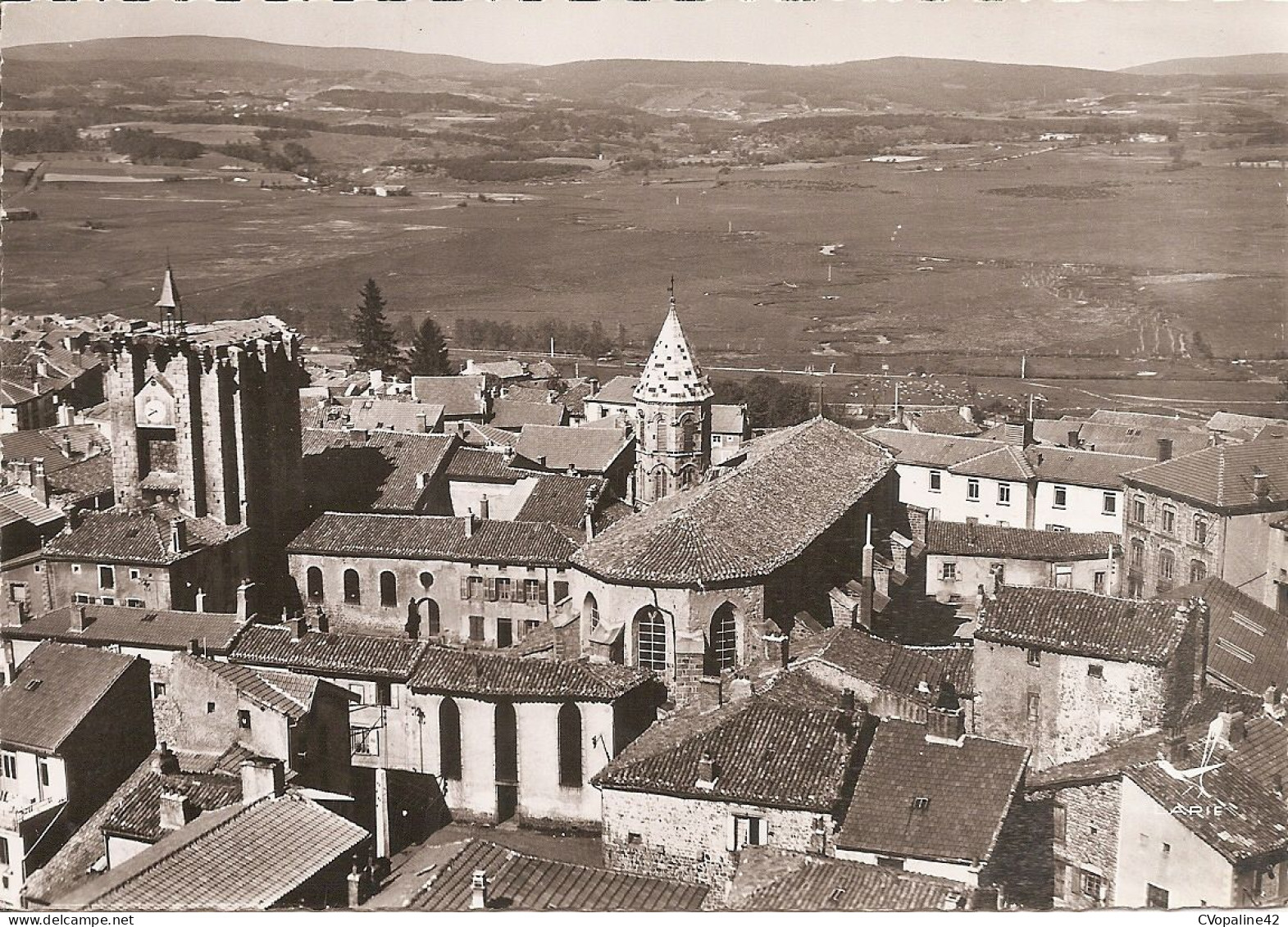 EN AVION AU-DESSUS DE ... SAUGUES (43) La Tour Des Anglais - L'Eglise St-Médard  CPSM  GF - Saugues