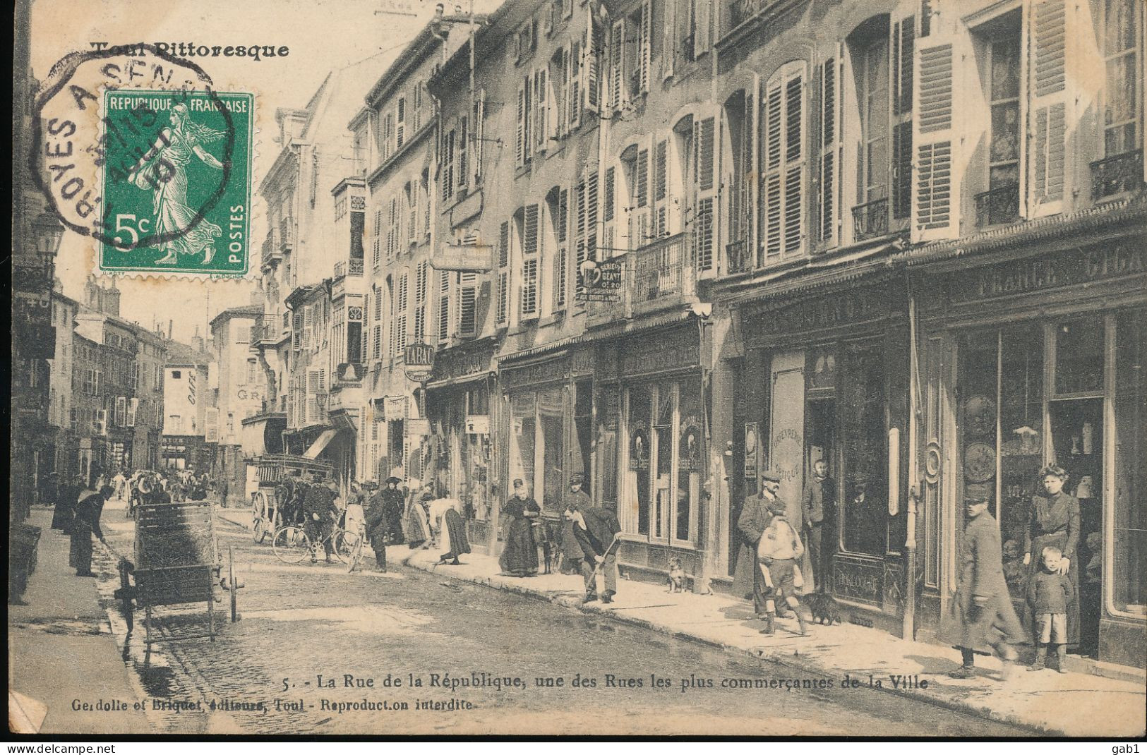 54 --- Toul -- La Rue De La Republique , Une Des Rues Les Plus Commercantes De La Ville - Toul