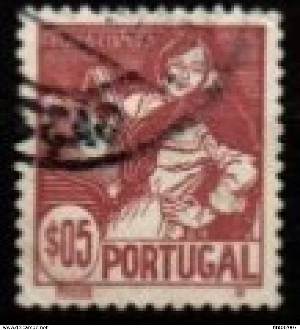 PORTUGAL  -   1941.  Y&T N° 617 Oblitéré    Costume  De Coimbra - Gebraucht
