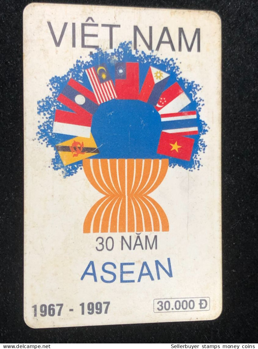 Vietnam This Is A Vietnamese Cardphone Card From 2001 And 2005(asean 1997- 30 000dong)-1pcs - Viêt-Nam