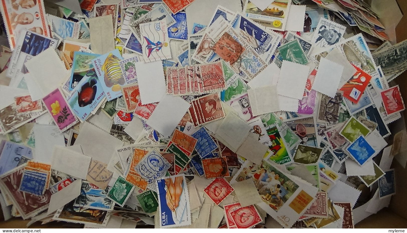 BG002 Carton  5,3 Kg De Timbres Sur Fragments De Divers Pays . Du Bon Temps à Passer. - Vrac (min 1000 Timbres)