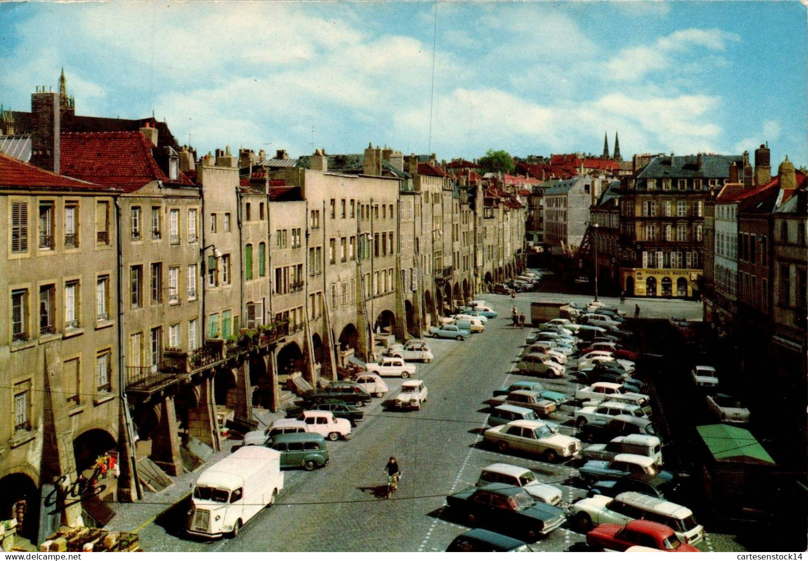 N°42458 Z -cpsm Metz -nombreuses Voitures- Camionnette C5 Citroen- - Passenger Cars