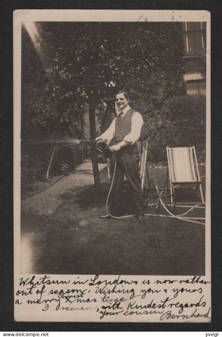 Carte Photo Expédiée De Manchester D'un Homme Arrosant Les Plantations (postée En 1911) - Autres & Non Classés