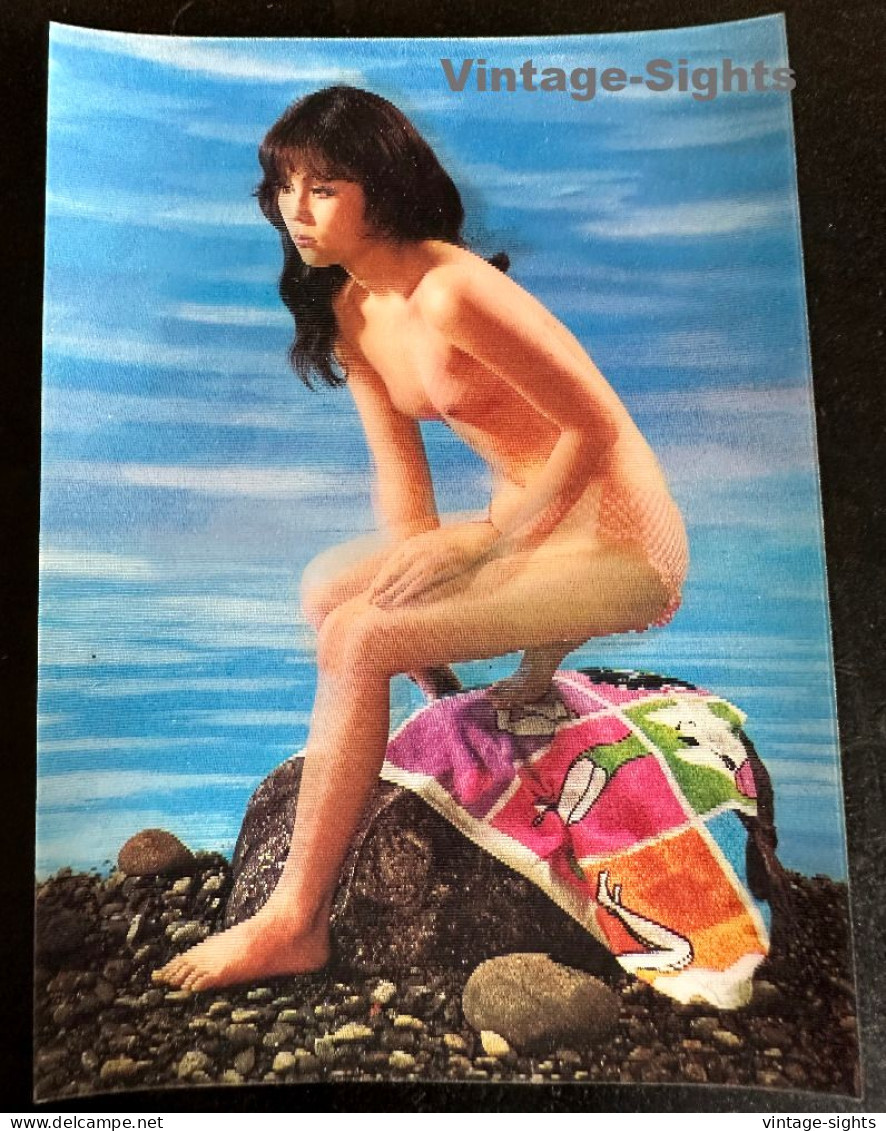 PK-256 Nude Japanese Pin-Up On Rock / Bikini (Vintage 3D Stereo Effect Postcard Toppan) - Pin-Ups