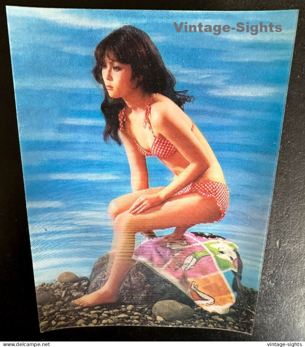 PK-256 Nude Japanese Pin-Up On Rock / Bikini (Vintage 3D Stereo Effect Postcard Toppan) - Pin-Ups