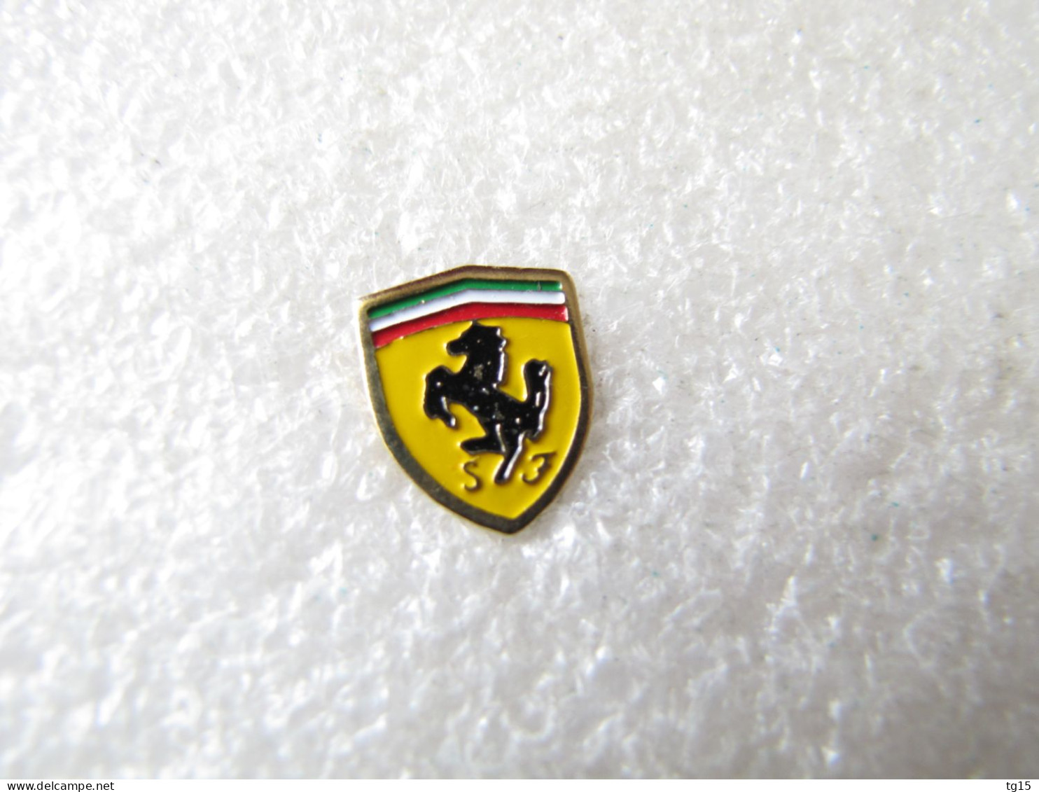 PIN'S   LOGO  FERRARI - Ferrari