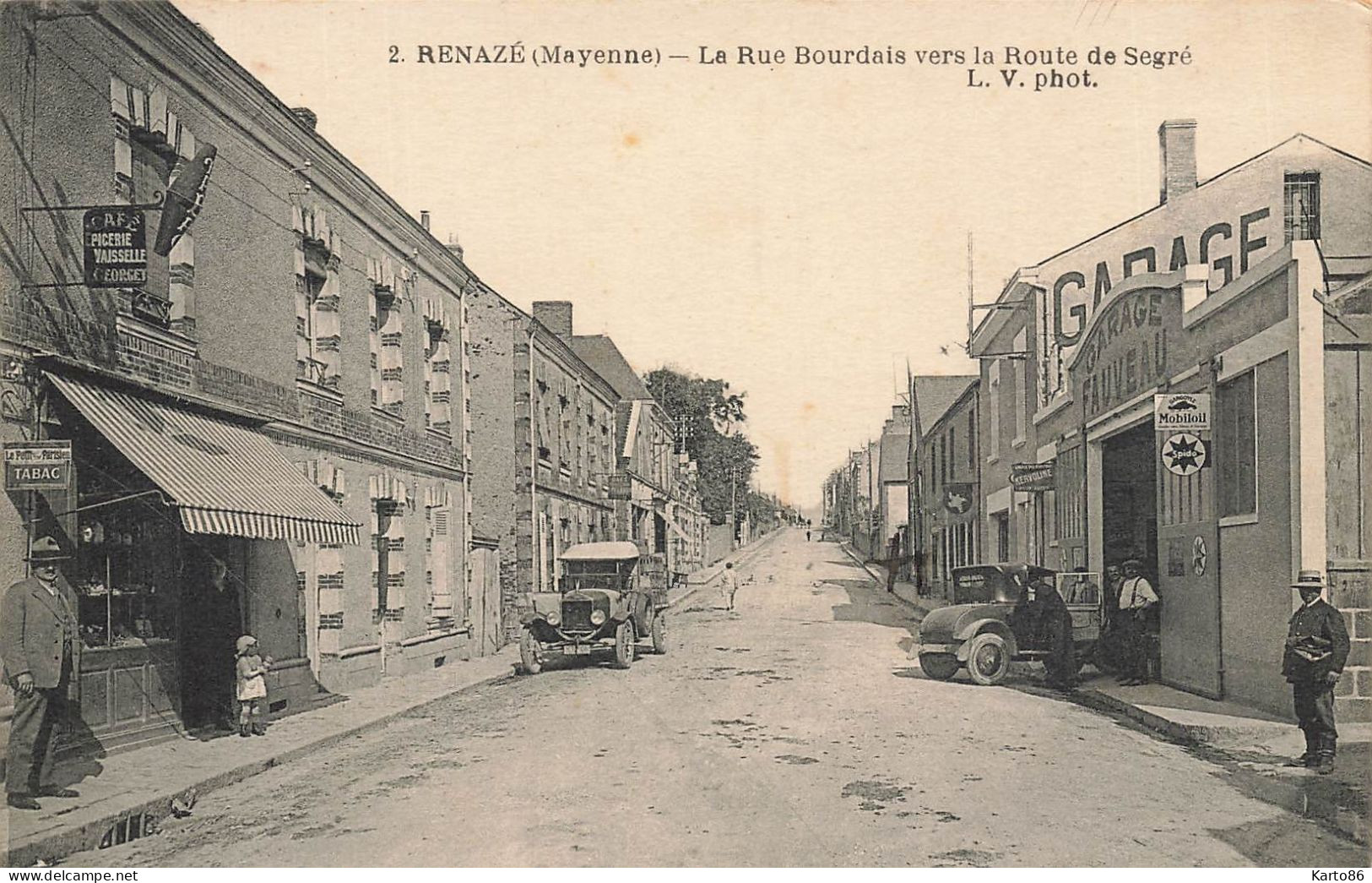 Renazé * Débit De Tabac Tabacs TABAC Epicerie GEORGET , Rue Bourdais Vers Route Segré * Garage Automobiles FAUVEAU - Autres & Non Classés