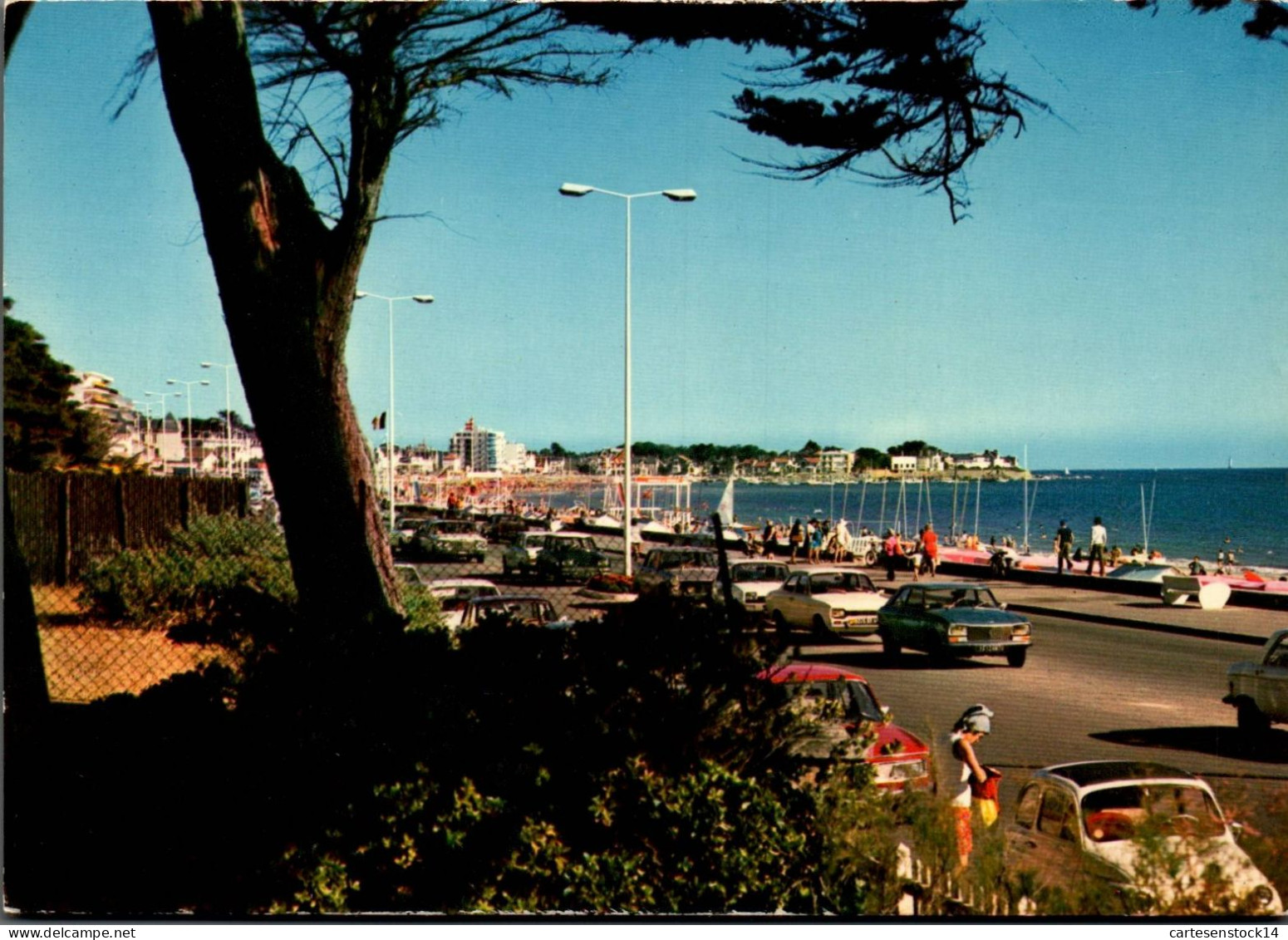 N°42475 Z -cpsm Pornichet -Peugeot 504- - Voitures De Tourisme