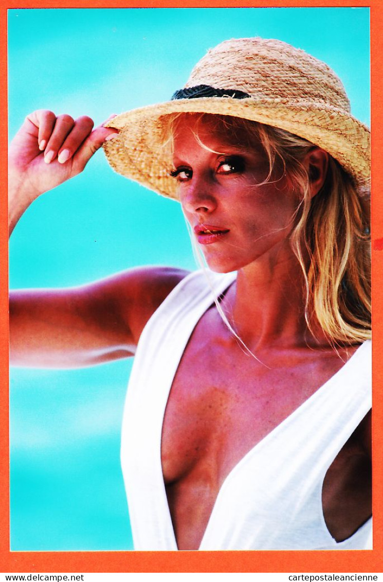 05247 / ⭐ ◉ SYLVIE VARTAN 1990s Vacances Chapeau Paille Décolleté Plongeant Photographie Sur Papier Photo 10x15cm - Zangers En Musicus