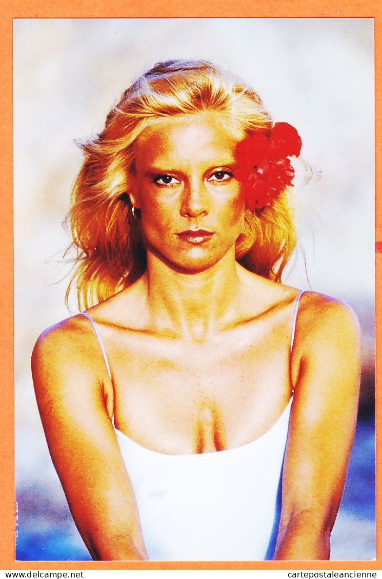 05230 ● SYLVIE VARTAN 1980s Style Vahinée Fleur Rouge Blonde Bronzée Photographie Sur Papier Kodak 10x15cm - Chanteurs & Musiciens