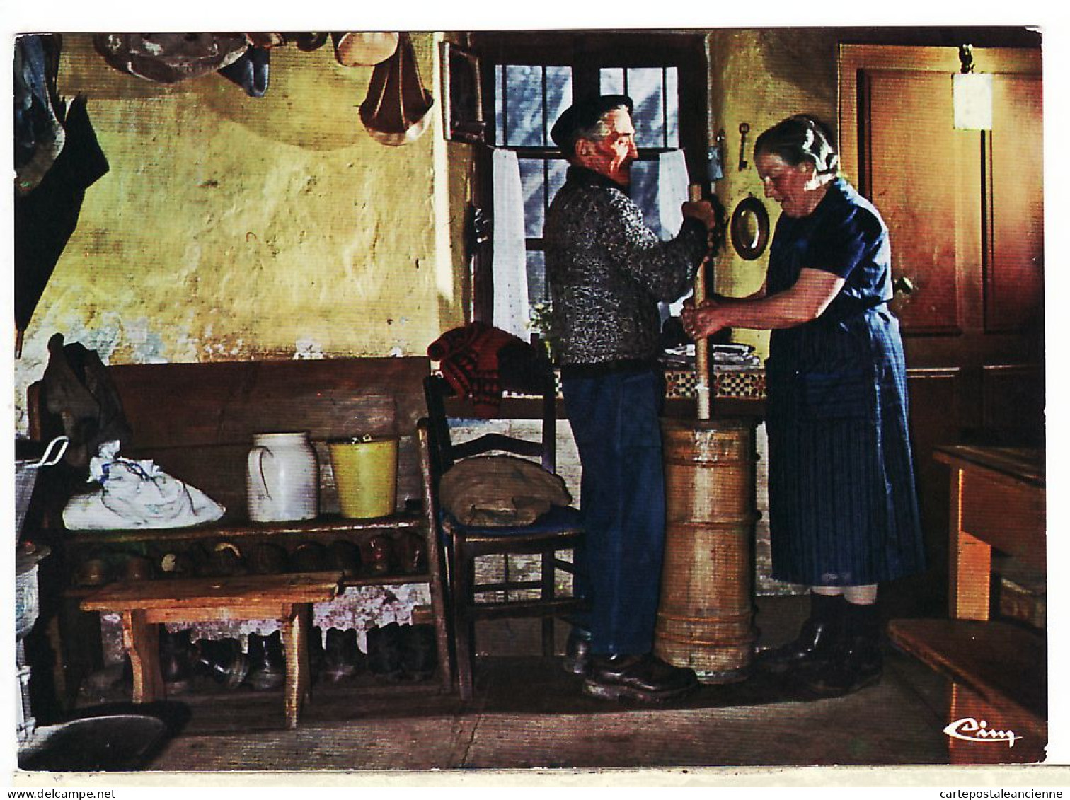 05450 / La BARATTE à MAIN Metier Fabrication Du Beurre Butter Couple Paysan Chaumiere Photo MARMOUNIER 1970s - Cpagr - Paysans