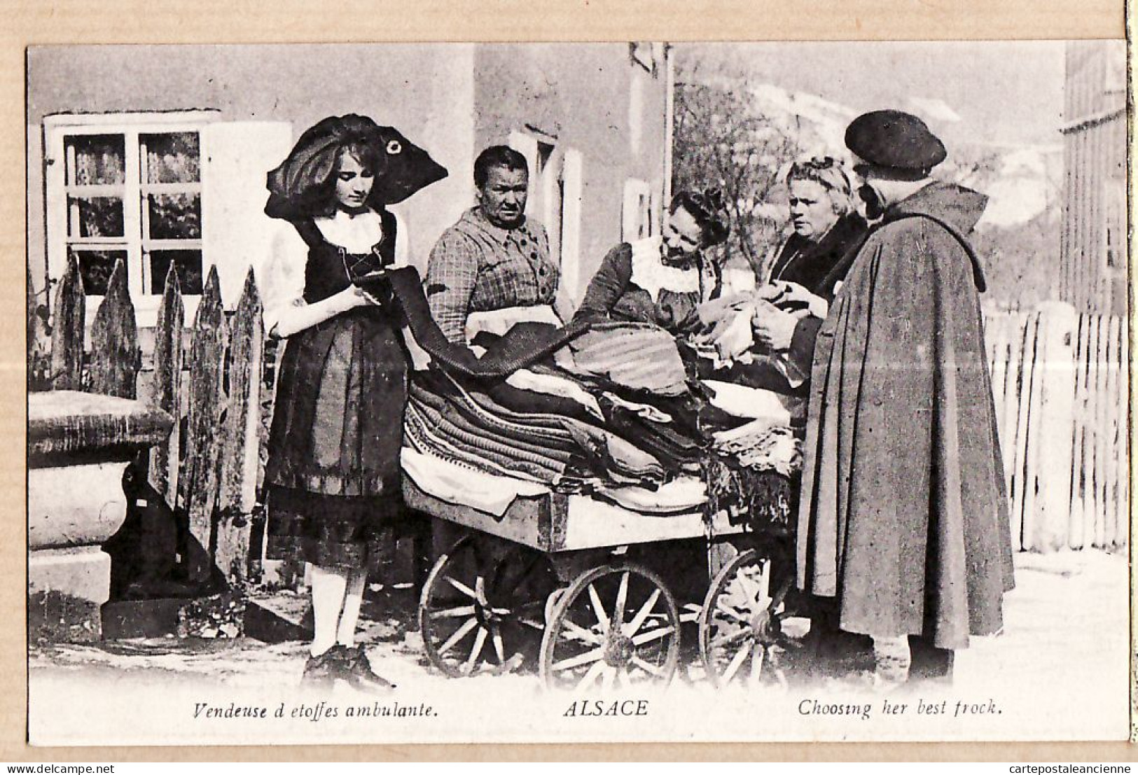 05295 ● ALSACE VENDEUSE D'ETOFFES AMBULANTE -- Choosing Her Best Frock 1910s LEVY  - Alsace
