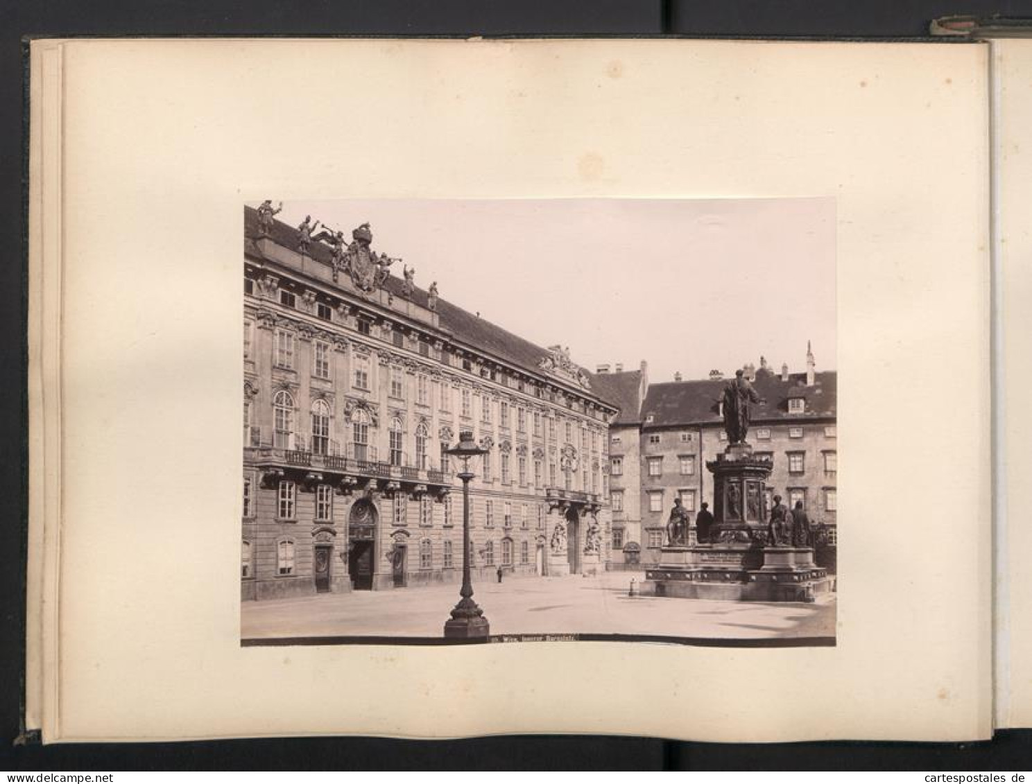 Fotoalbum mit 49 Fotografien, Ansicht Wien, Schönbrunn, Innerer Burgplatz, Rathaus, Stefanskirche, Opernring, Graben 