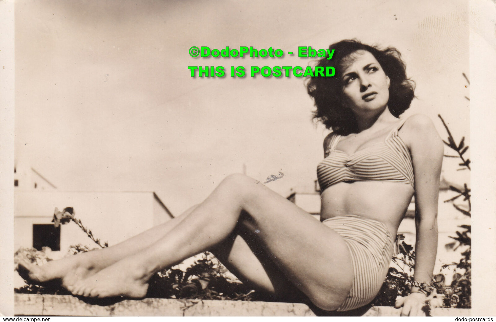 R455631 Woman In A Bathing Suit. 611. 1950. By Photo Video. P. I. Fabrication Fr - Monde