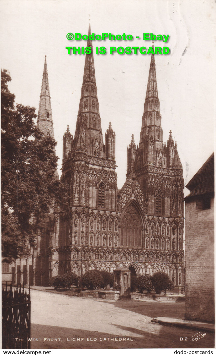 R455643 The West Front. Lichfield Cathedral. D2. Walter Scott. RP. 1937 - Welt