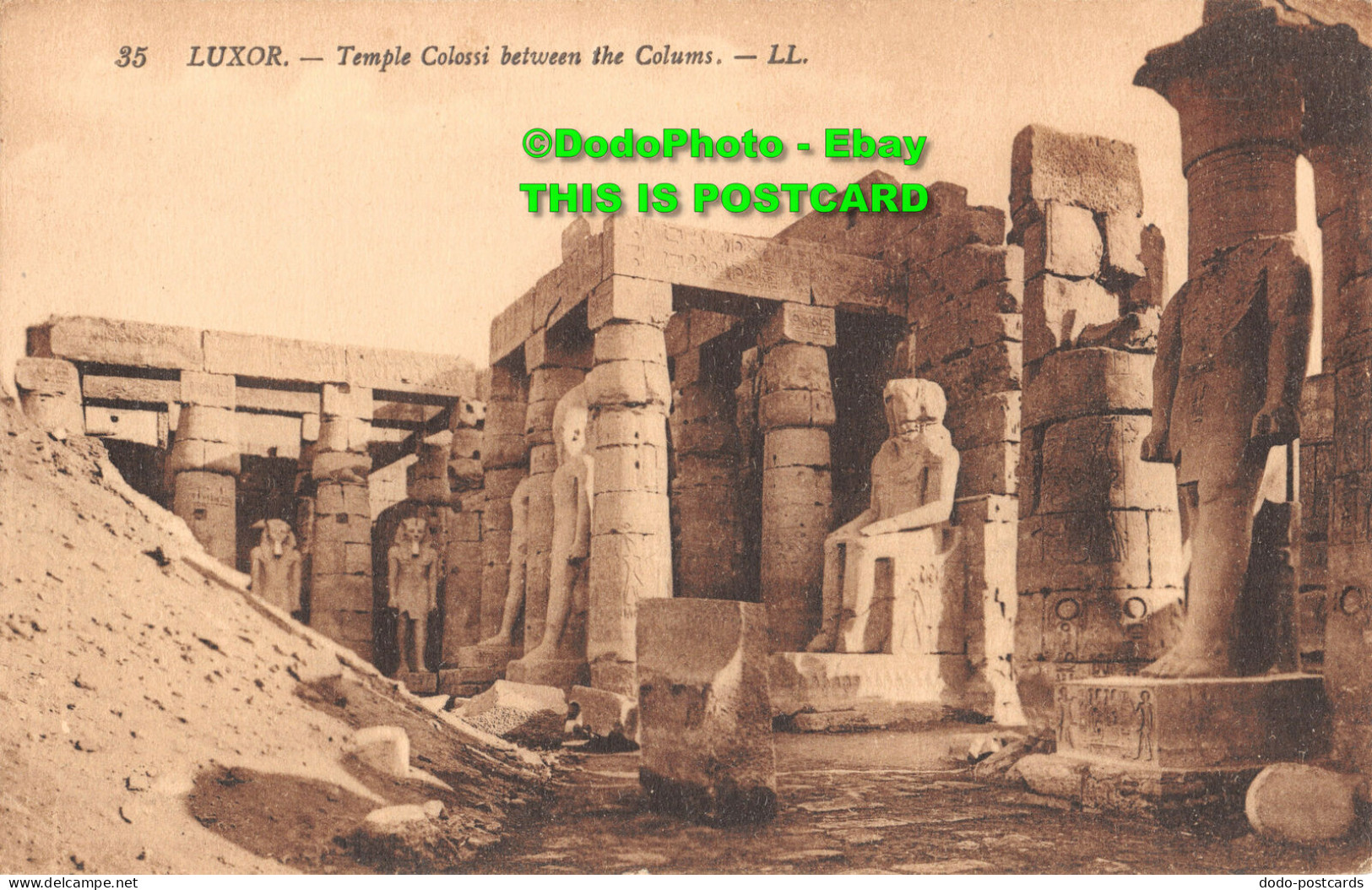 R455967 35. Luxor. Temple Colossi Between The Colums. LL. 35. Louxor. Temple. Co - Monde