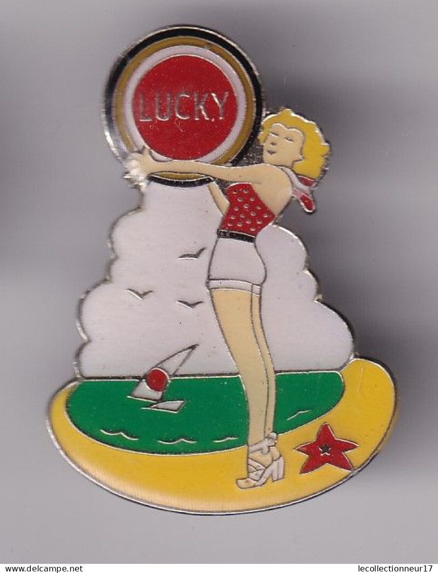 Pin's  Tabac Cigarettes Lucky Pin Ups Voilier Réf 8827 - Other & Unclassified