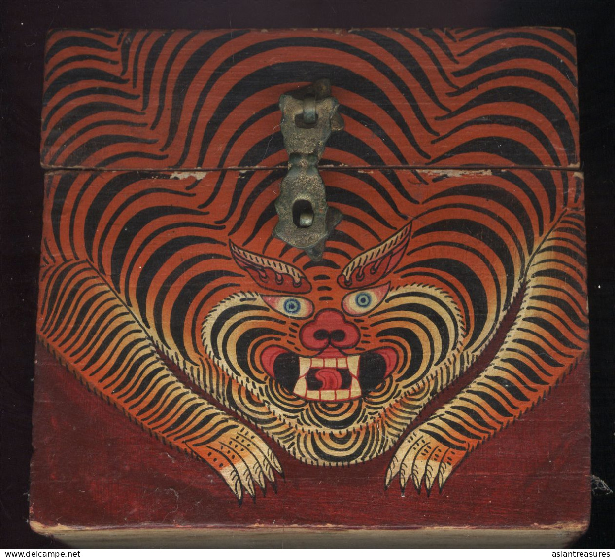Antique Tibet Treasure Box With Tiger Design Intricate Work - Art Asiatique