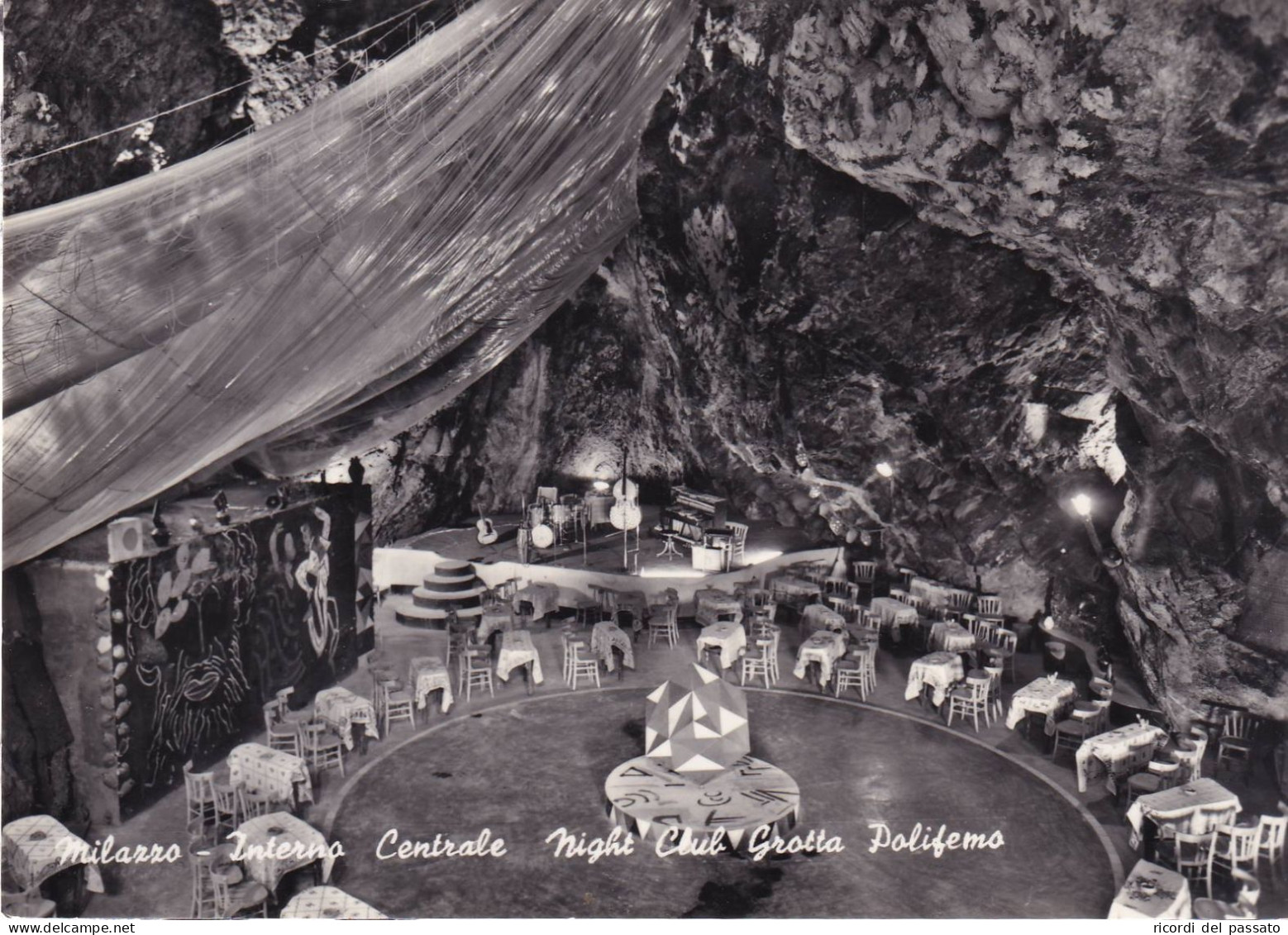 Cartolina Milazzo ( Messina ) Interno Centrale Night Club Grotta Polifemo - Messina