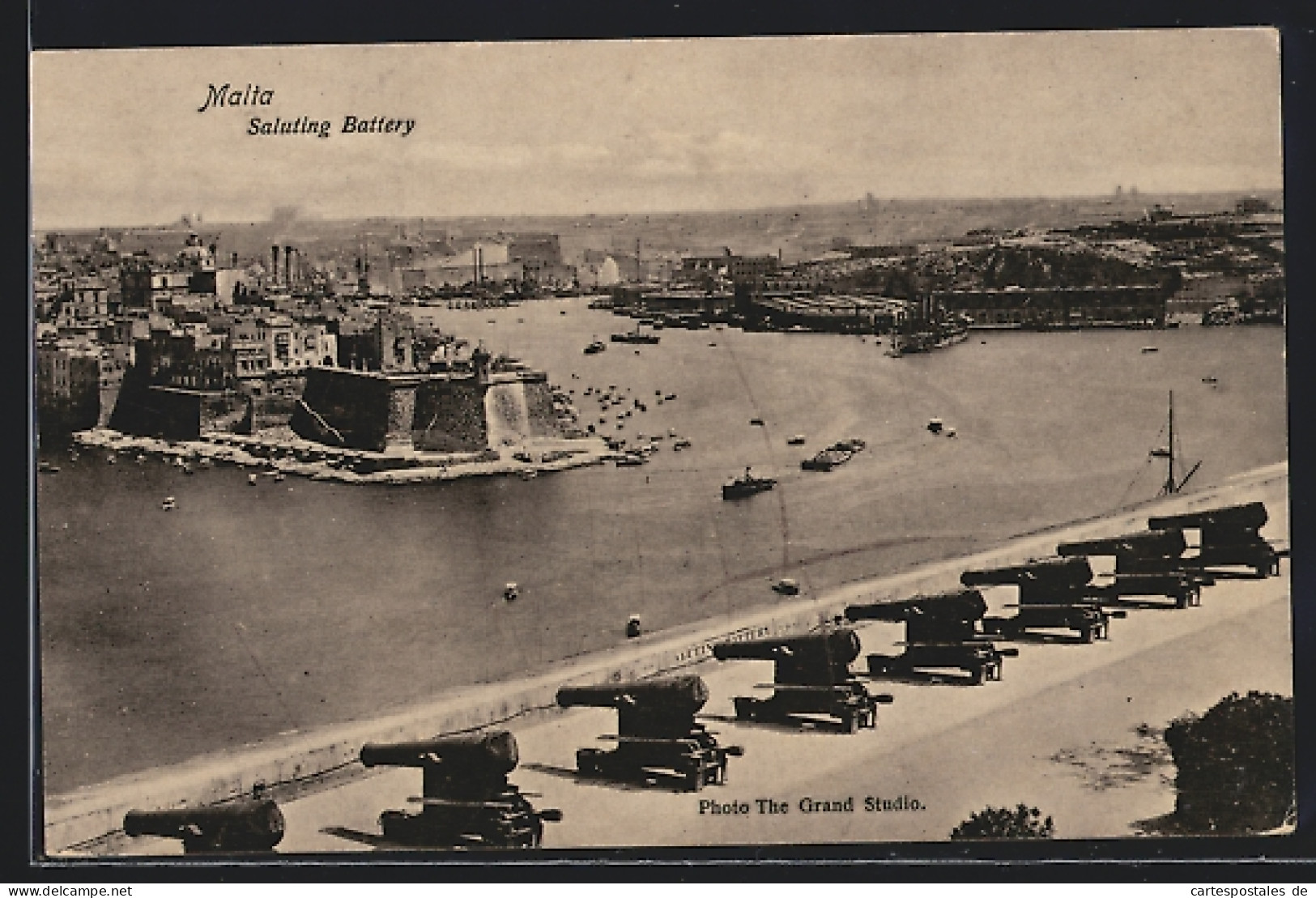 AK Malta, Saluting Battery, Hafeneinfahrt Mit Kanonen  - Malta