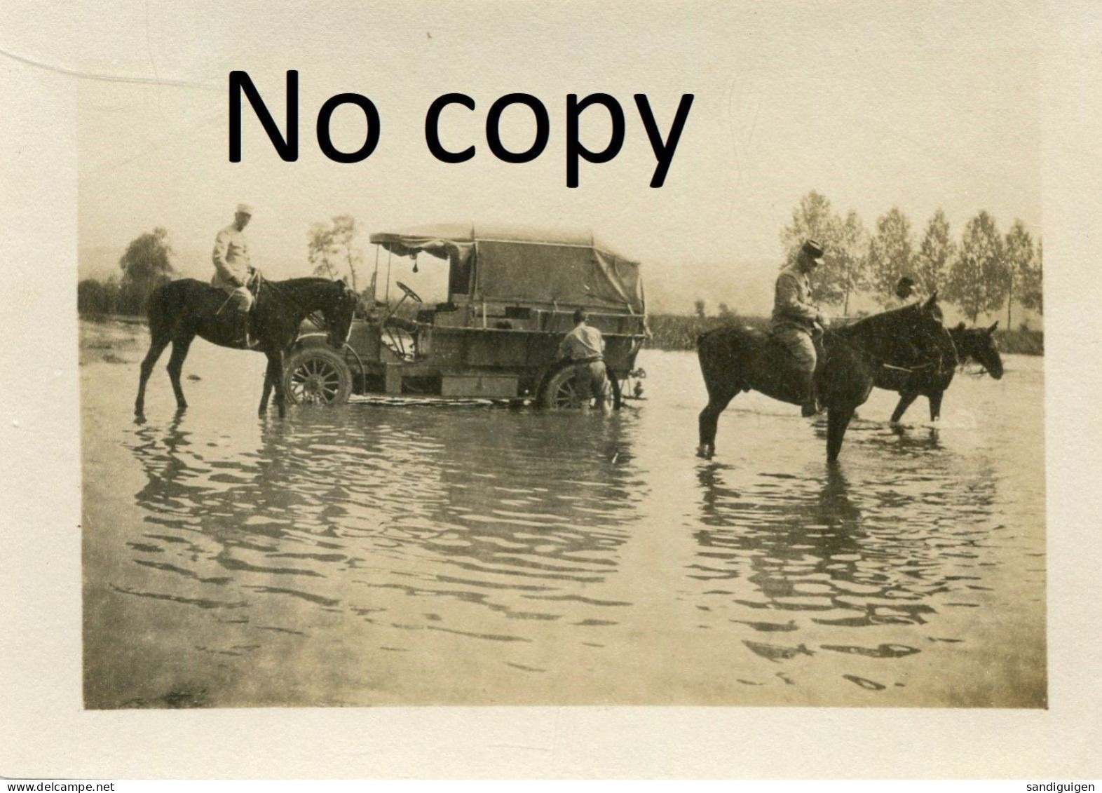 PHOTO FRANCAISE 30e RAC - VOITURE ET CHEVAUX DANS LA MEUSE A LES MONTHAIRONS PRES DE DUGNY - VERDUN - GUERRE 1914 1918 - Krieg, Militär