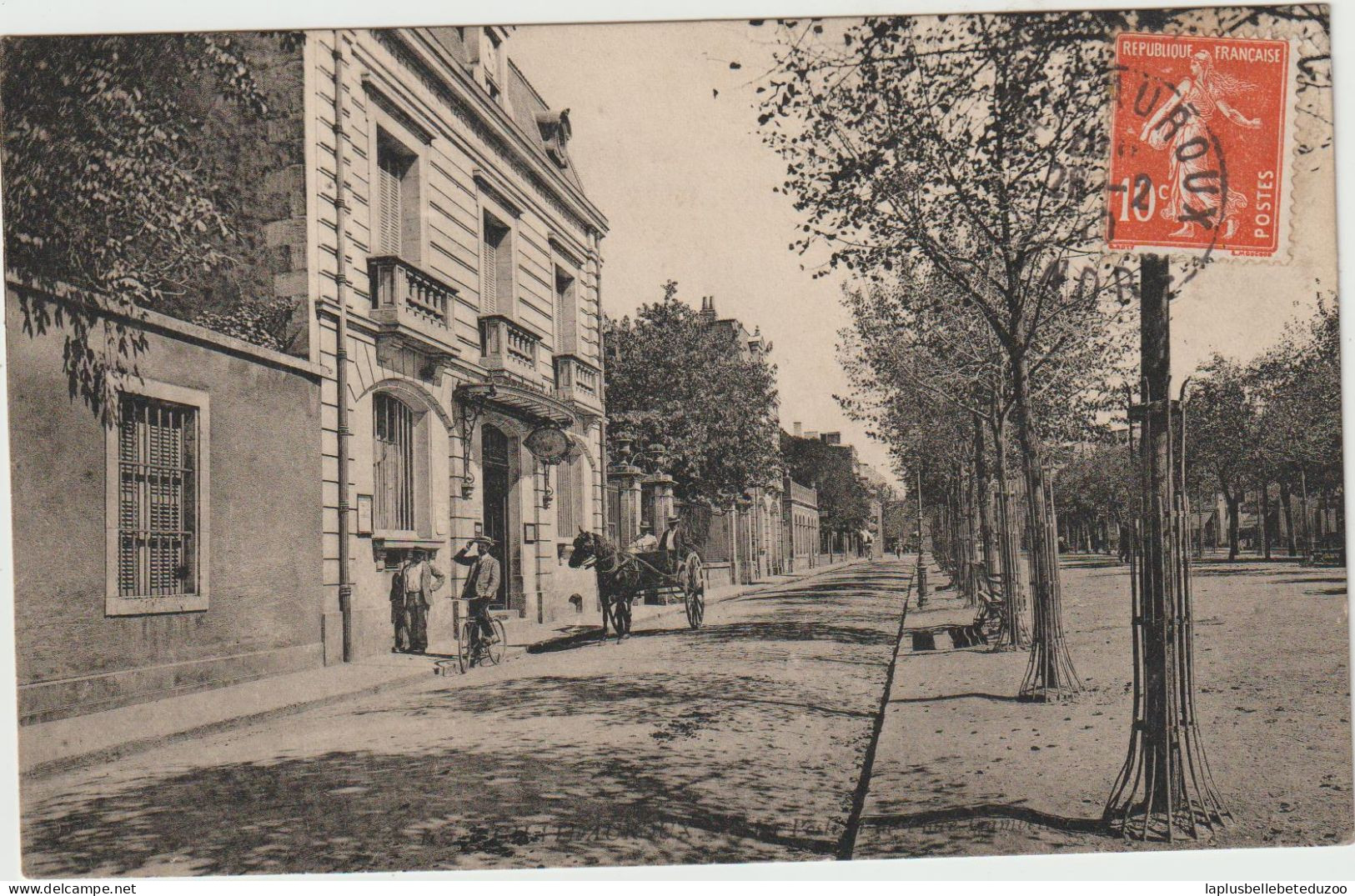 CPA - 36 - CHATEAUROUX - La Poste - Animation - Attelage - Cycliste - 1910 - Chateauroux