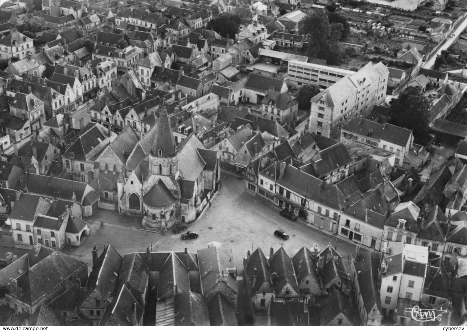 BLERE - Vue Aérienne - Place Charles Bidault Et L'Eglise - CPSM Grand Format - Bléré