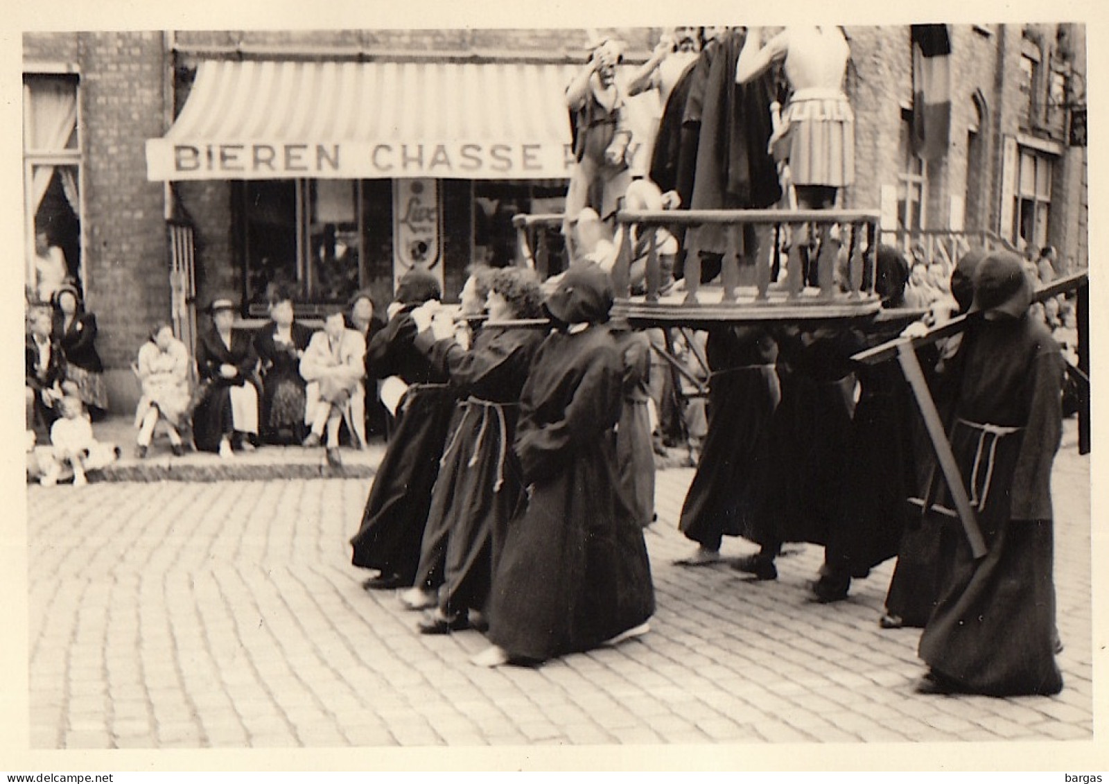 Photo Procession Des Pénitents Furnes Veurne Belgique - Europe