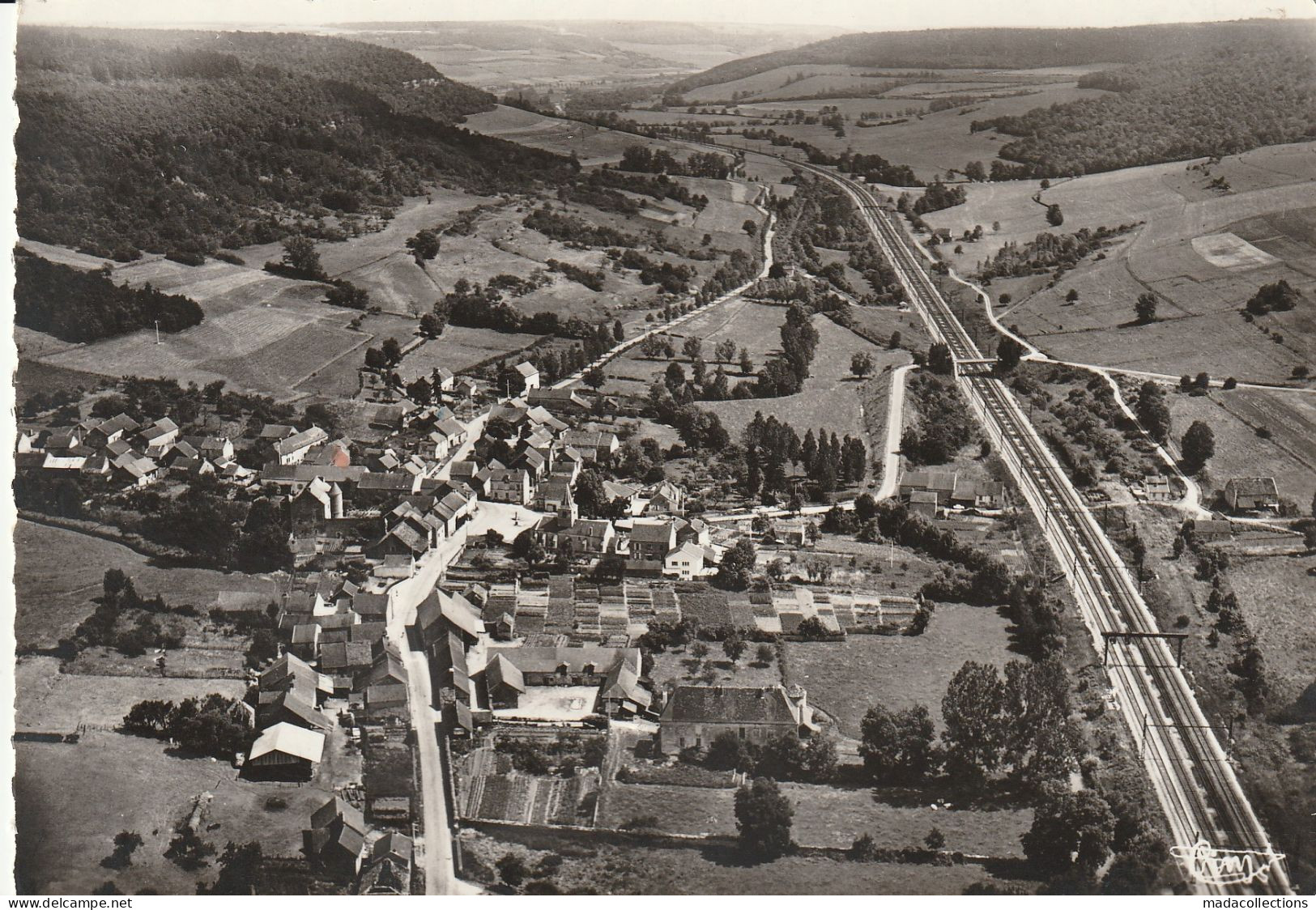 Gissey Sous Flavigny (21 - Côte D'Or) Vue Générale Aérienne - Andere & Zonder Classificatie