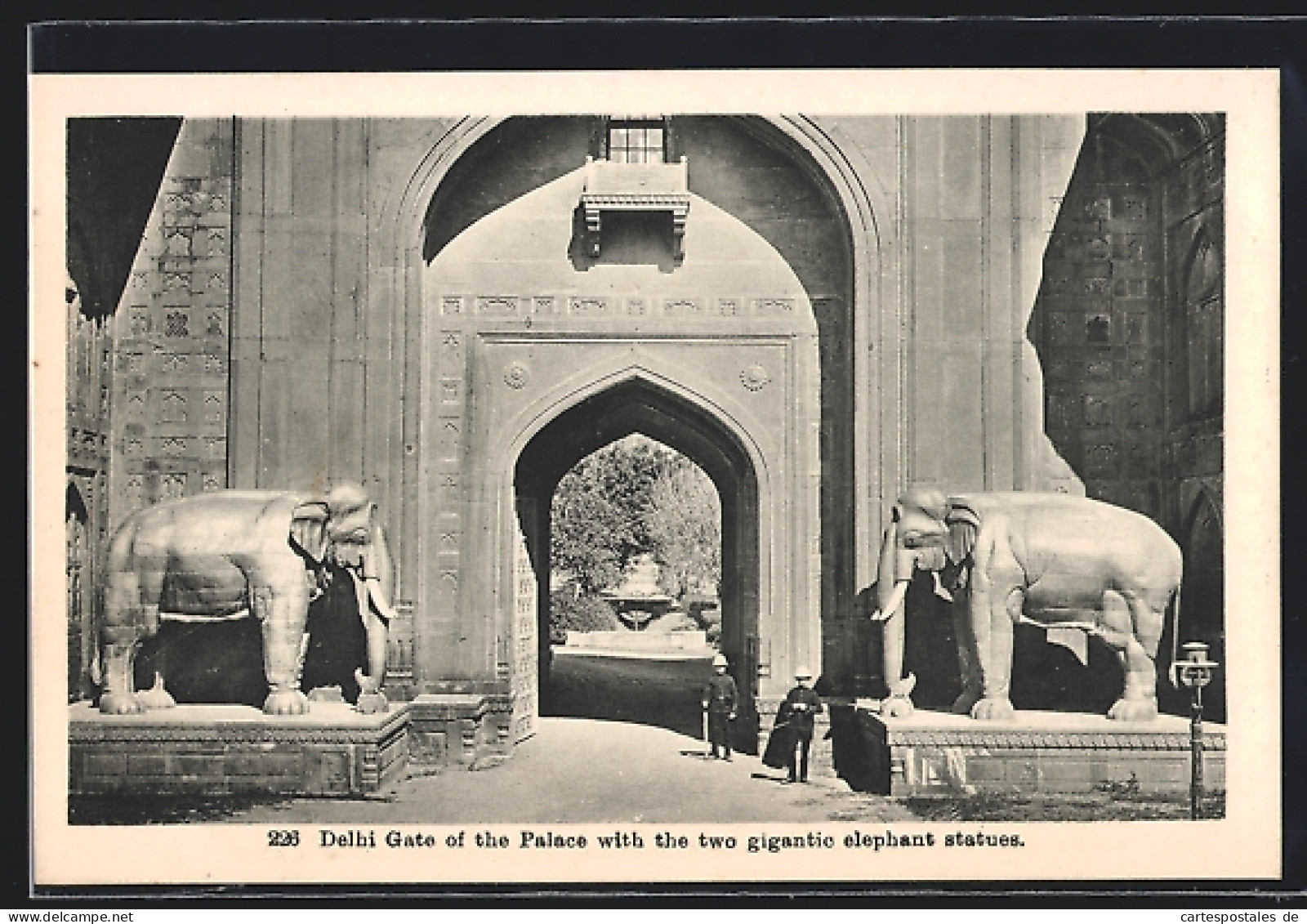 AK Delhi, Gate Of Palace With Two Gigantic Elephant Statues  - Inde