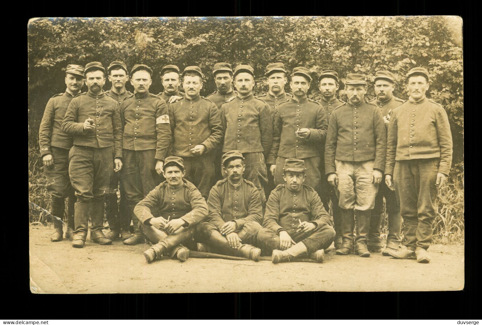 Carte Photo Militaire  Soldats Du 5eme Regiment  ( Format 9cm X 14cm ) Pli Dans Un Angle Voir Scans - Regimenten