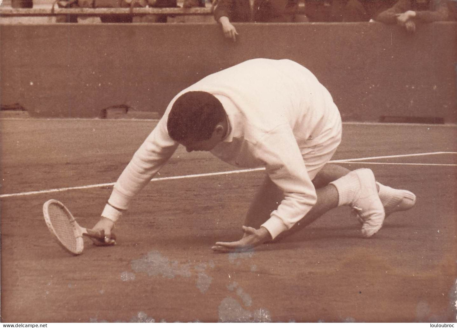 TENNIS ROLAND GARROS 05/1961 VICTOIRE DE SANTANA CONTRE PIETRANGELI CE DERNIER TOMBE DE FATIGUE PHOTO 18X13CM - Sports