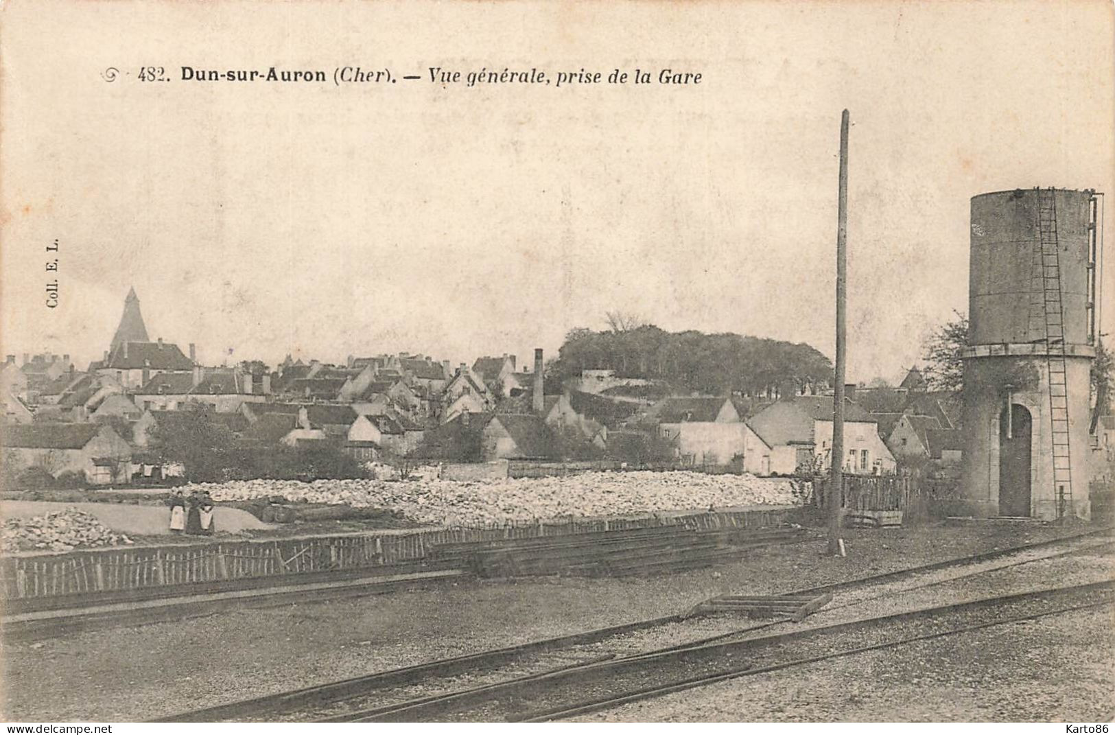 Dun Sur Auron * Vue Générale Prise De La Gare * Château D'eau * Ligne Chemin De Fer - Dun-sur-Auron