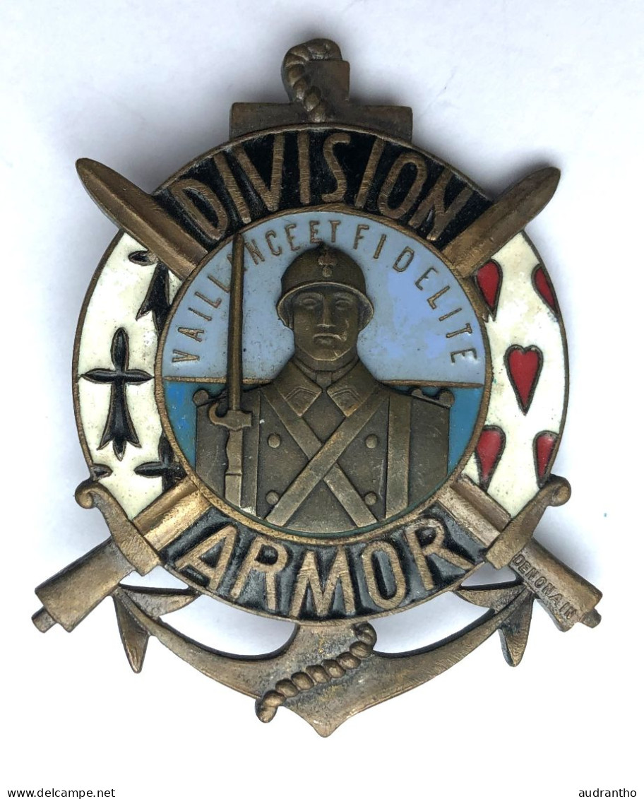 Bel  Insigne Militaire WW2 - 61ème Division D'infanterie 61e DI - Division Armor - Vaillance Et Fidélité - Army