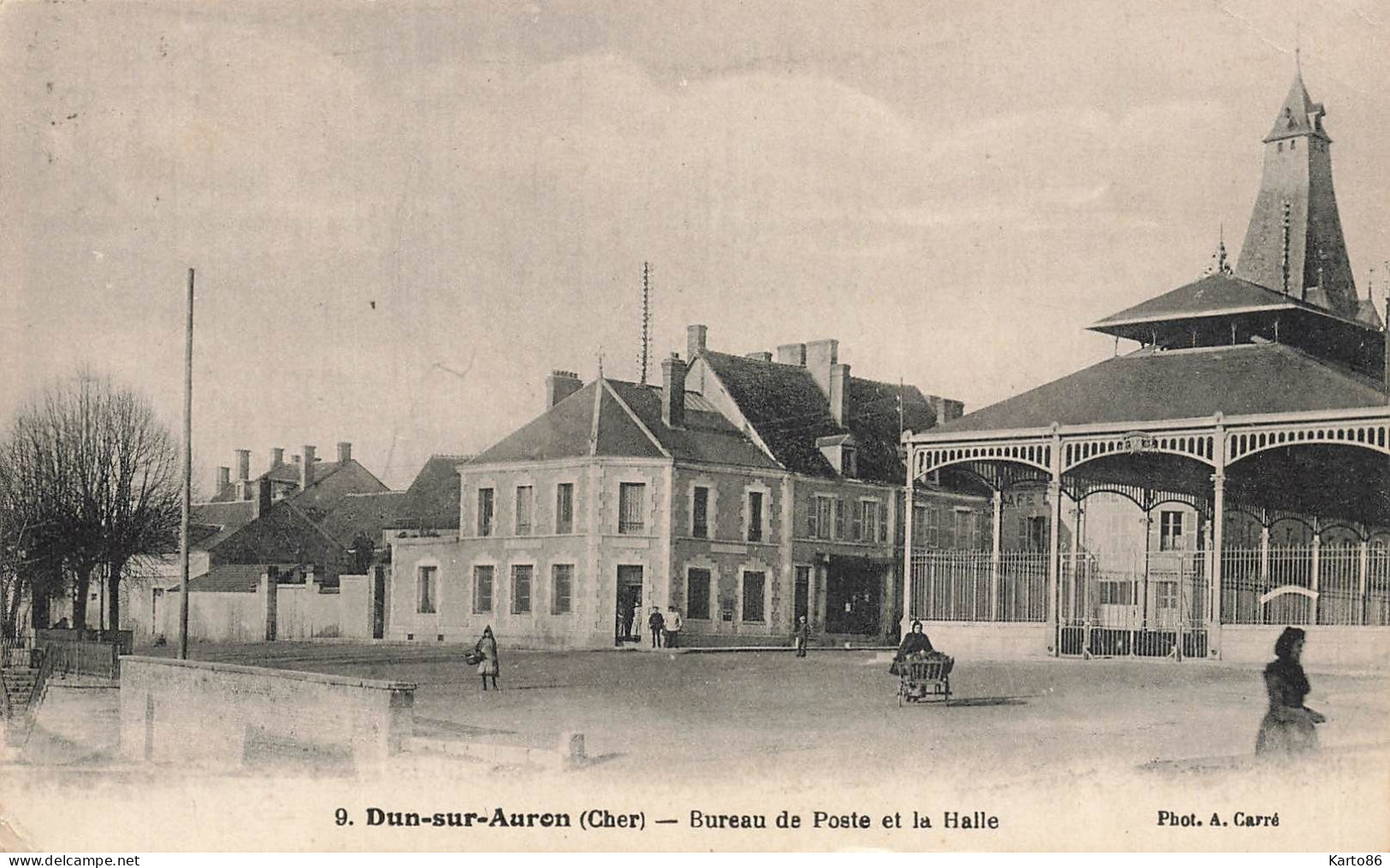 Dun Sur Auron * Place , Bureau De Poste Et La Halle - Dun-sur-Auron