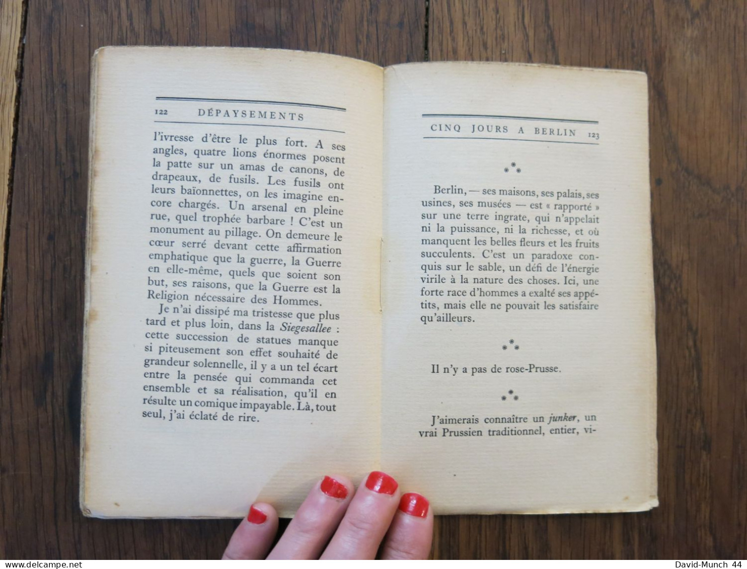 Dépaysements de Robert de Traz. Librairie Grasset, "Les cahiers verts"-29. 1923, exemplaire sur Vergé Bouffant numéroté