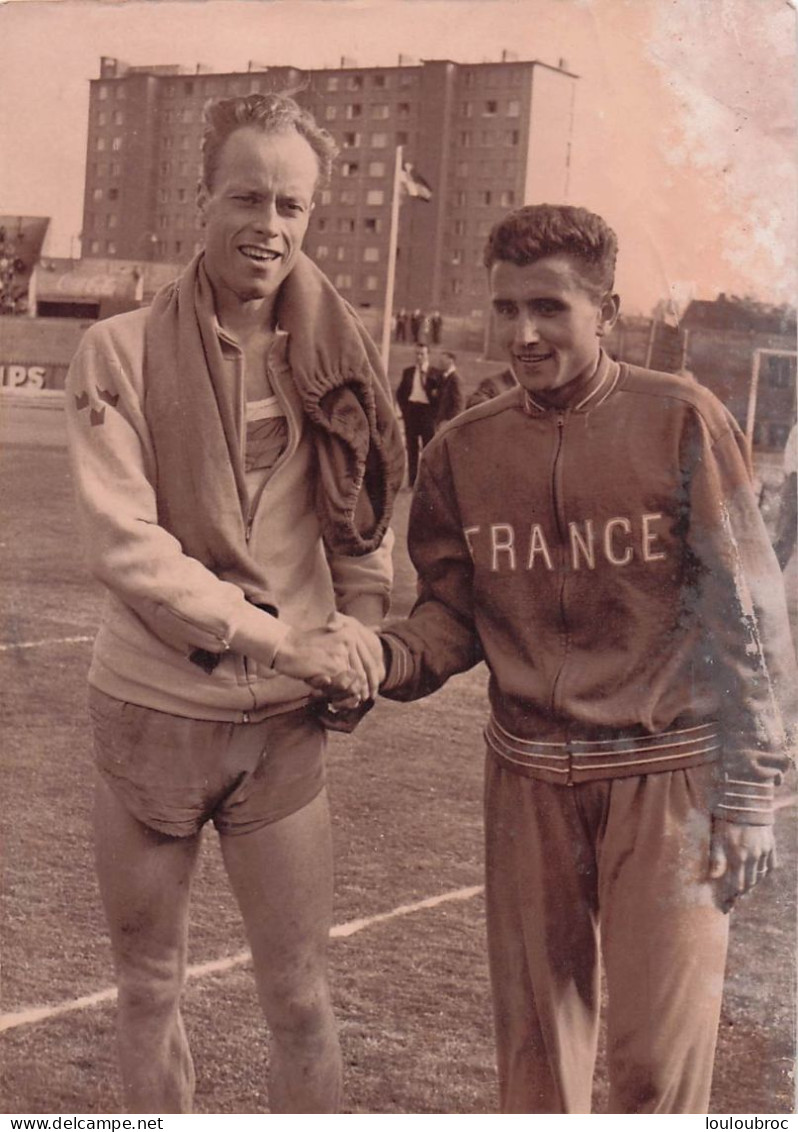 ATHLETISME 1500M FRANCE SUEDE 09/1959 VICTOIRE DE WAERN DEVANT MICHEL JAZY PHOTO 18 X 13 CM - Sports