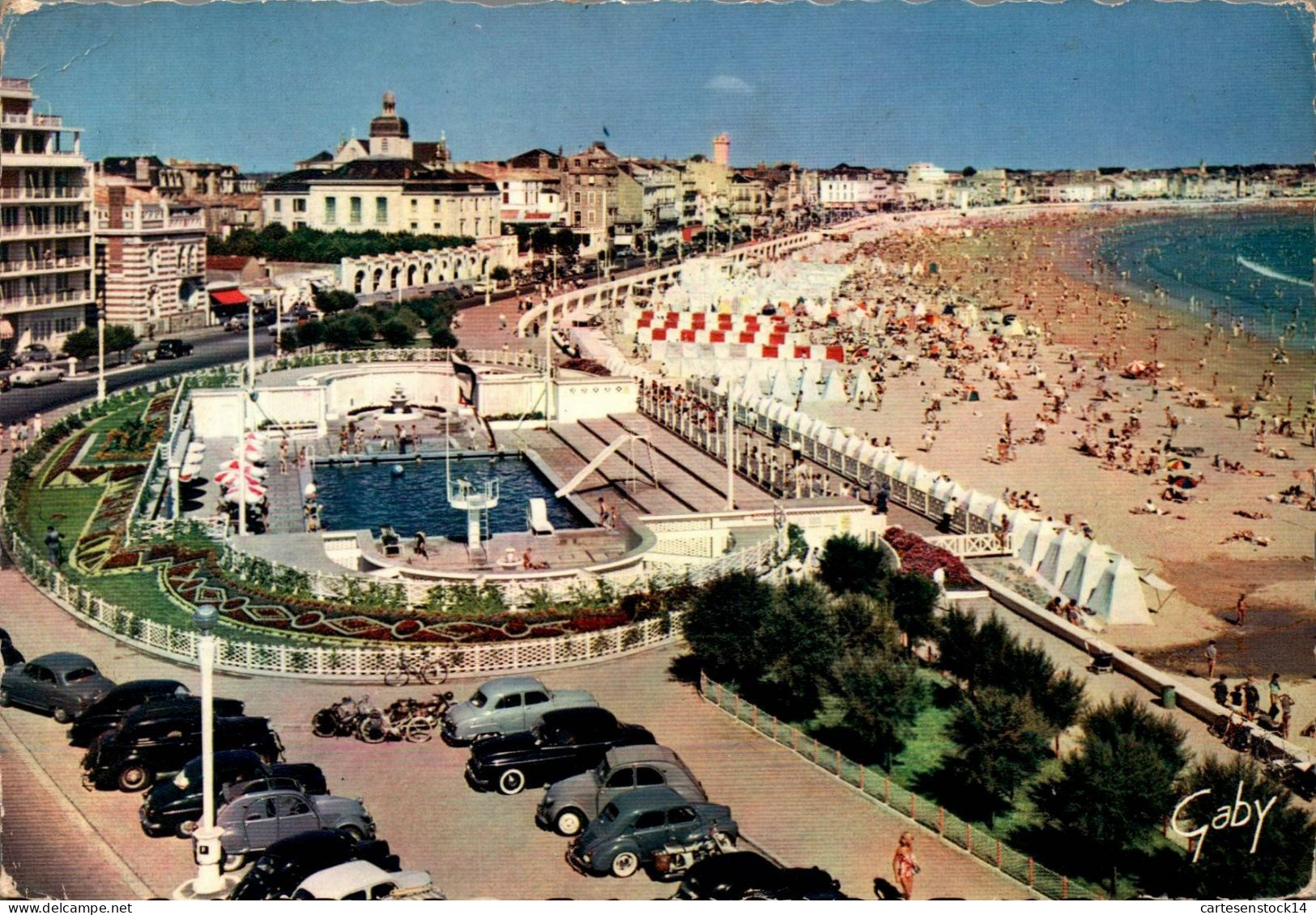 N° 42502 Z -cpsm Les Sables D'olonne -voitures- - PKW