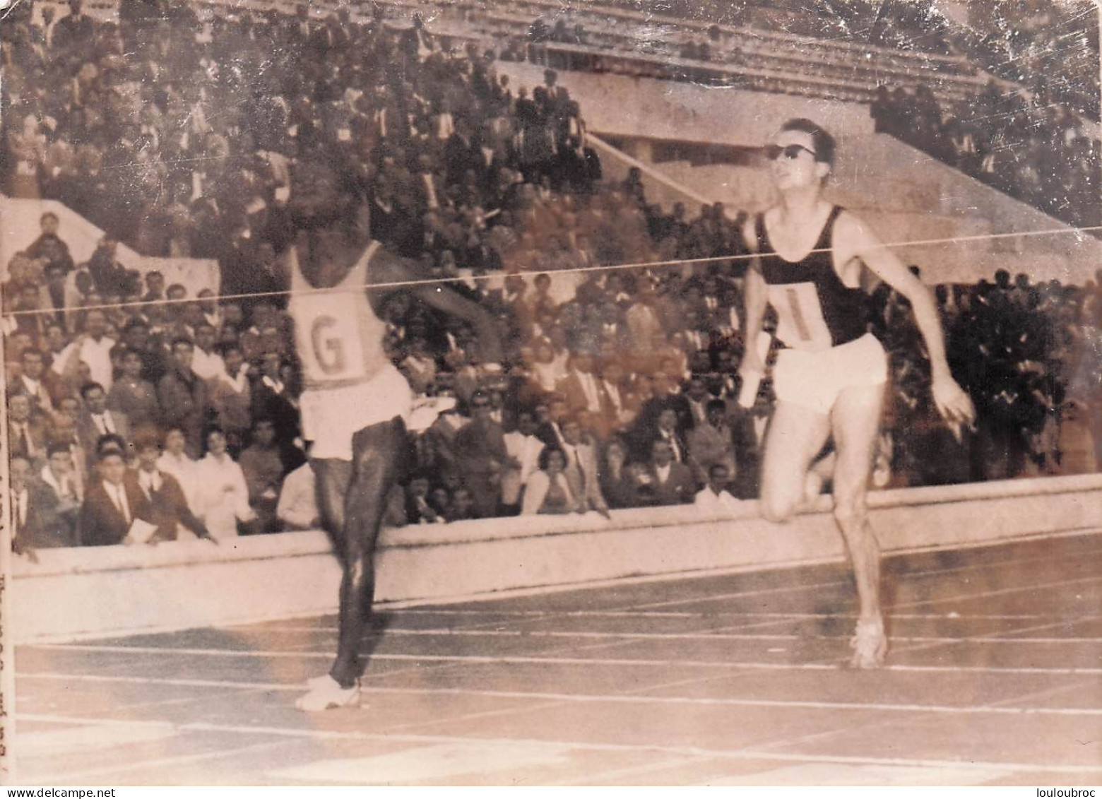 ATHLETISME 10/1959 A ROME  LE 4X100M REMPORTE PAR LES FRANCAIS DELECOURT DAVID GENEVAY ET SEYE PHOTO 18 X 13 CM - Sport