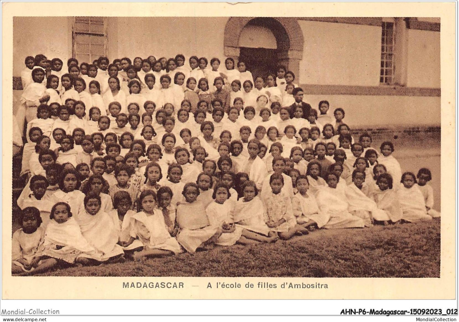 AHNP6-0632 - AFRIQUE - MADAGASCAR - à L'école De Filles D'ambositra - Madagascar