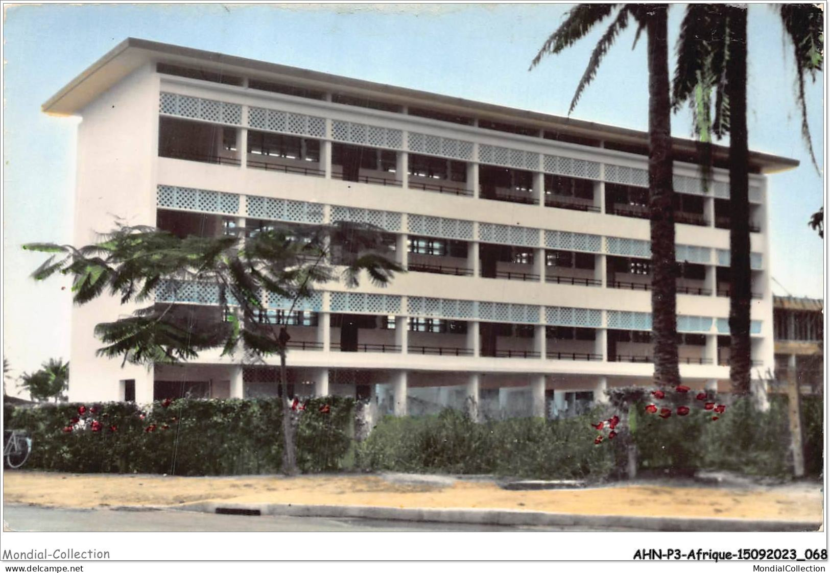 AHNP3-0304 - AFRIQUE - CAMEROUN - DOUALA - Bâtiment Du Nouveau Lycée - Kameroen