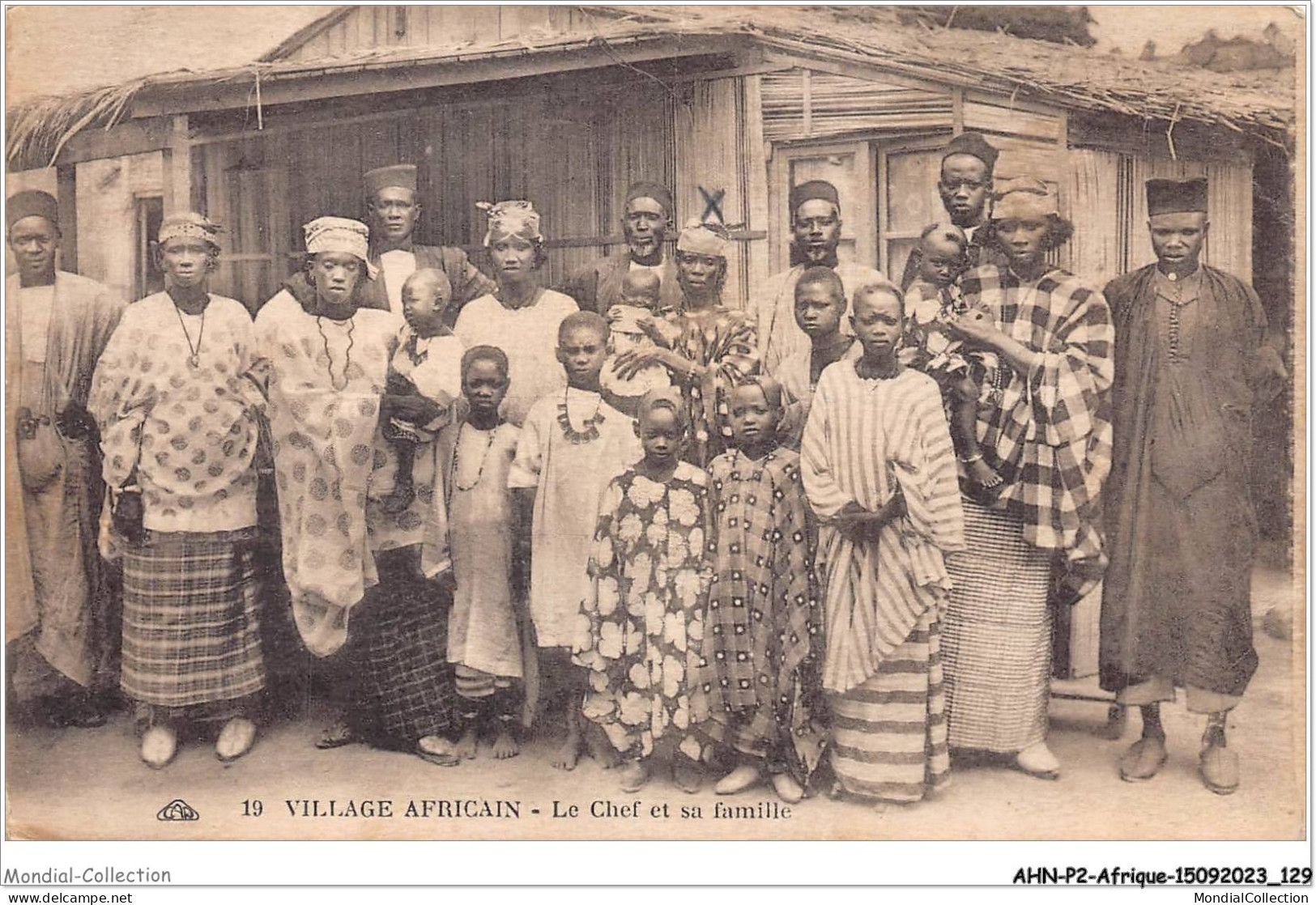 AHNP2-0192 - AFRIQUE - VILLAGE AFRICAIN - Le Chef Et Sa Famille - Zonder Classificatie