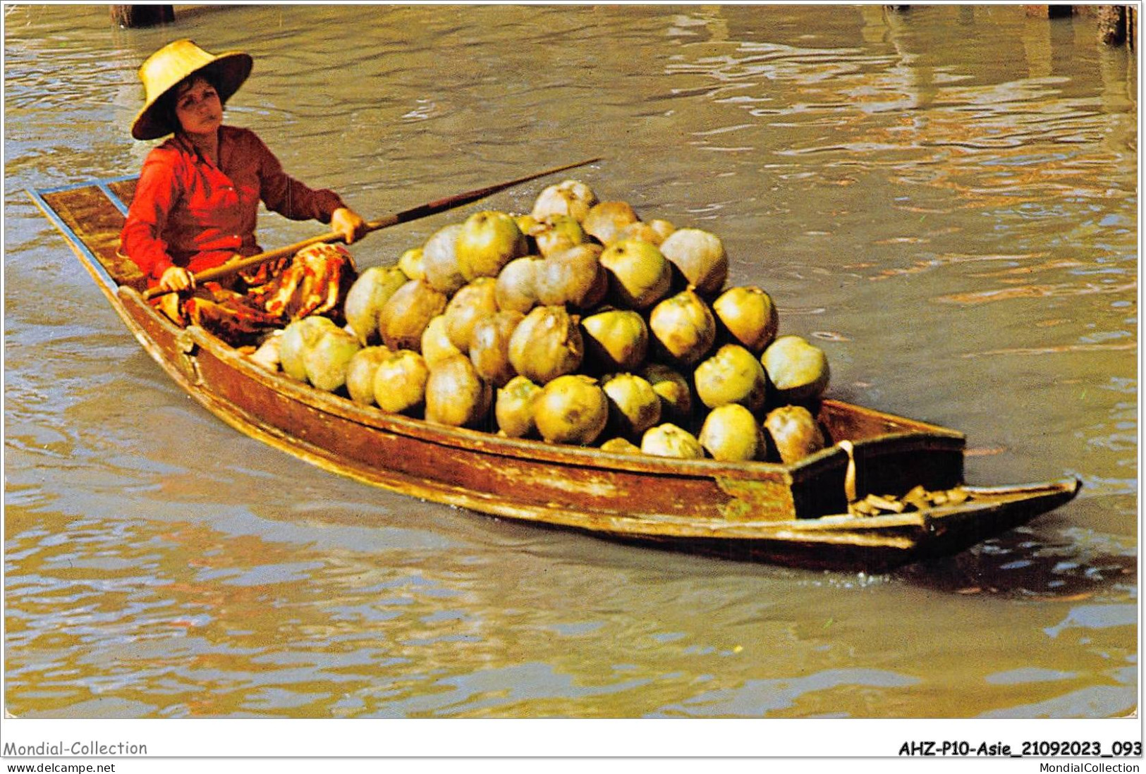 AHZP10-ASIE-0917 - THAI BOAT-VENDORS SELLING FRUITS AND VEGETABLES TO THE DWELLERS BY THE SIDES OF KHLONGS - Thaïland