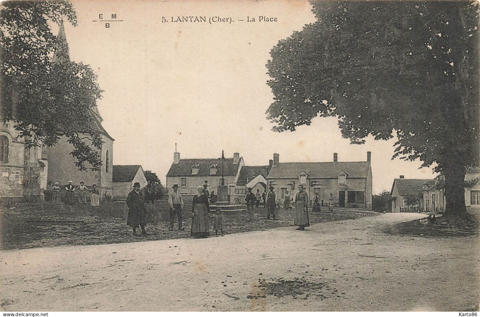 Lantan * La Place Du Village * Villageois - Otros & Sin Clasificación