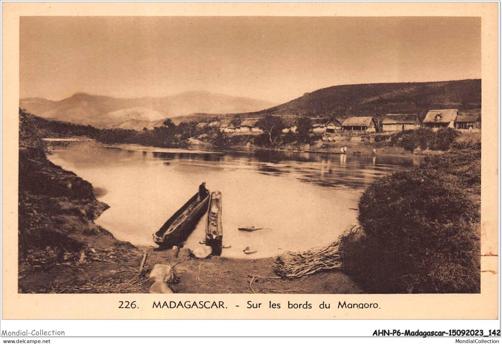 AHNP6-0697 - AFRIQUE - MADAGASCAR - Sur Les Bords Du Manaoro - Madagascar