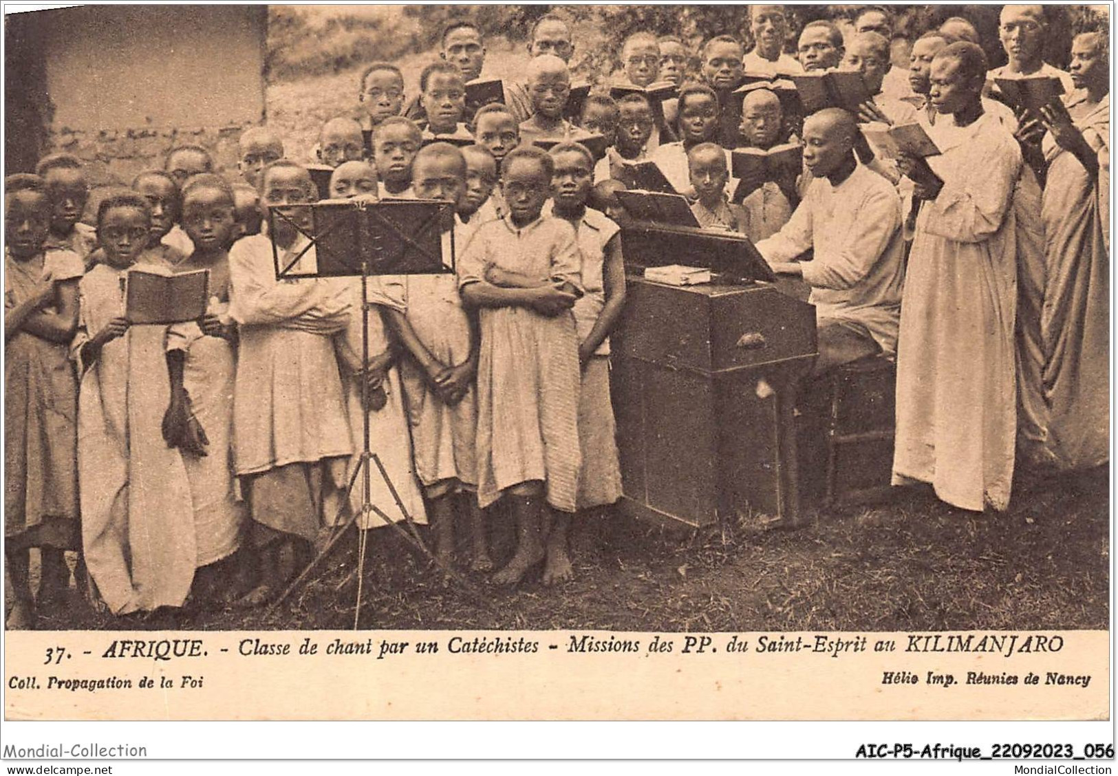 AICP5-AFRIQUE-0537 - AFRIQUE - Classe De Chant Par Un Catéchiste - MISSIONS DES P P DU SAINT-ESPRIT Au KILMANDJARO - Tanzania