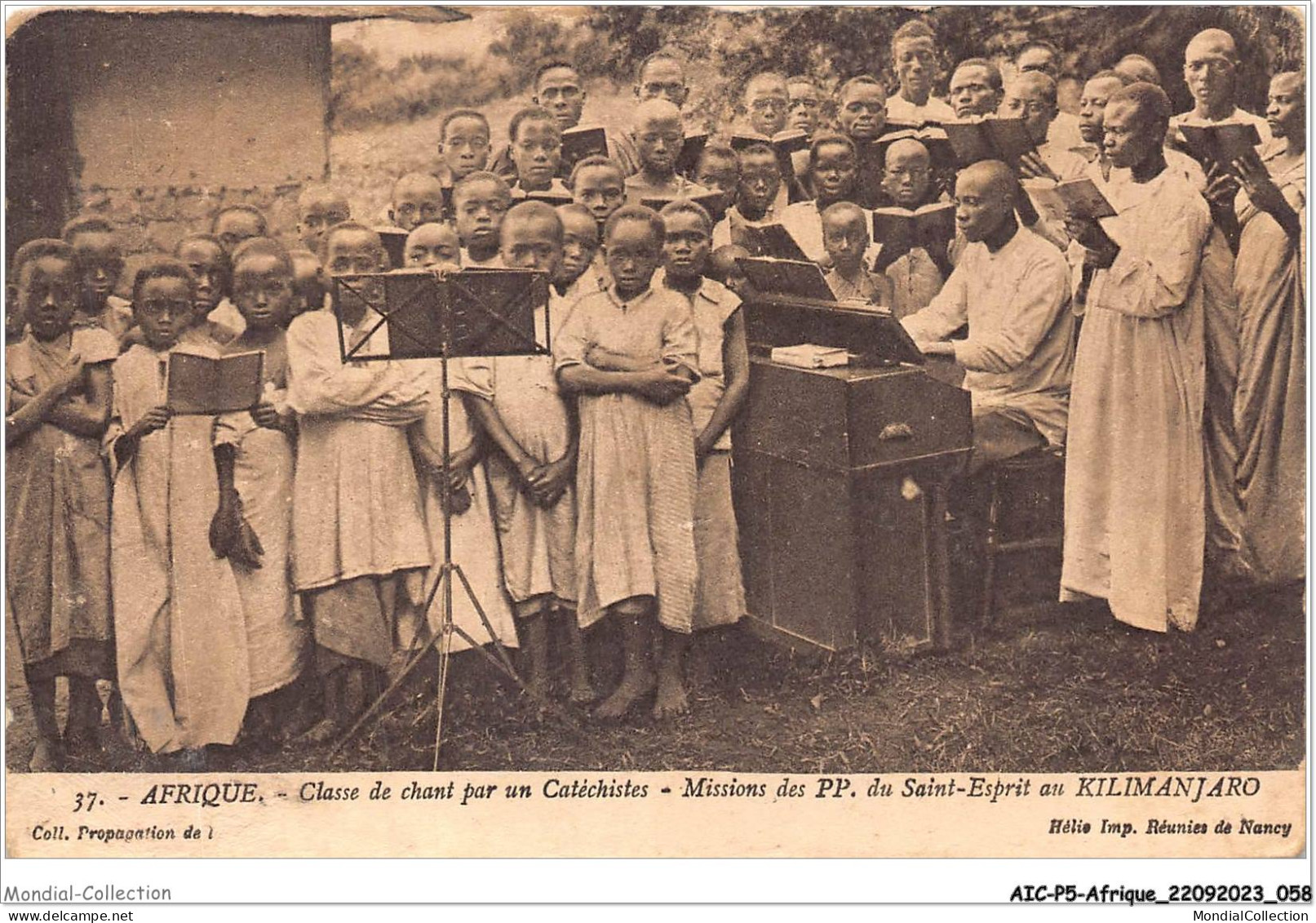 AICP5-AFRIQUE-0538 - AFRIQUE - Classe De Chant Par Un Catéchiste - MISSIONS DES P P DU SAINT-ESPRIT Au KILMANDJARO - Tansania