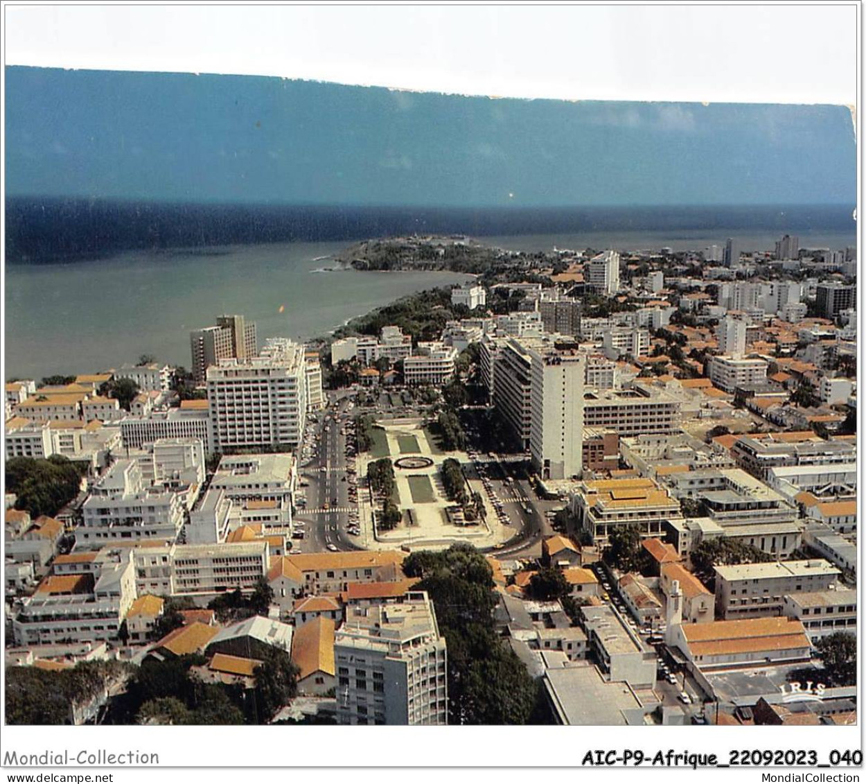 AICP9-AFRIQUE-0984 - REPUBLIQUE DU SENEGAL - DAKAR - Vue Aérienne - La Place De L'indépendance Et Le Cap Manuel - Senegal